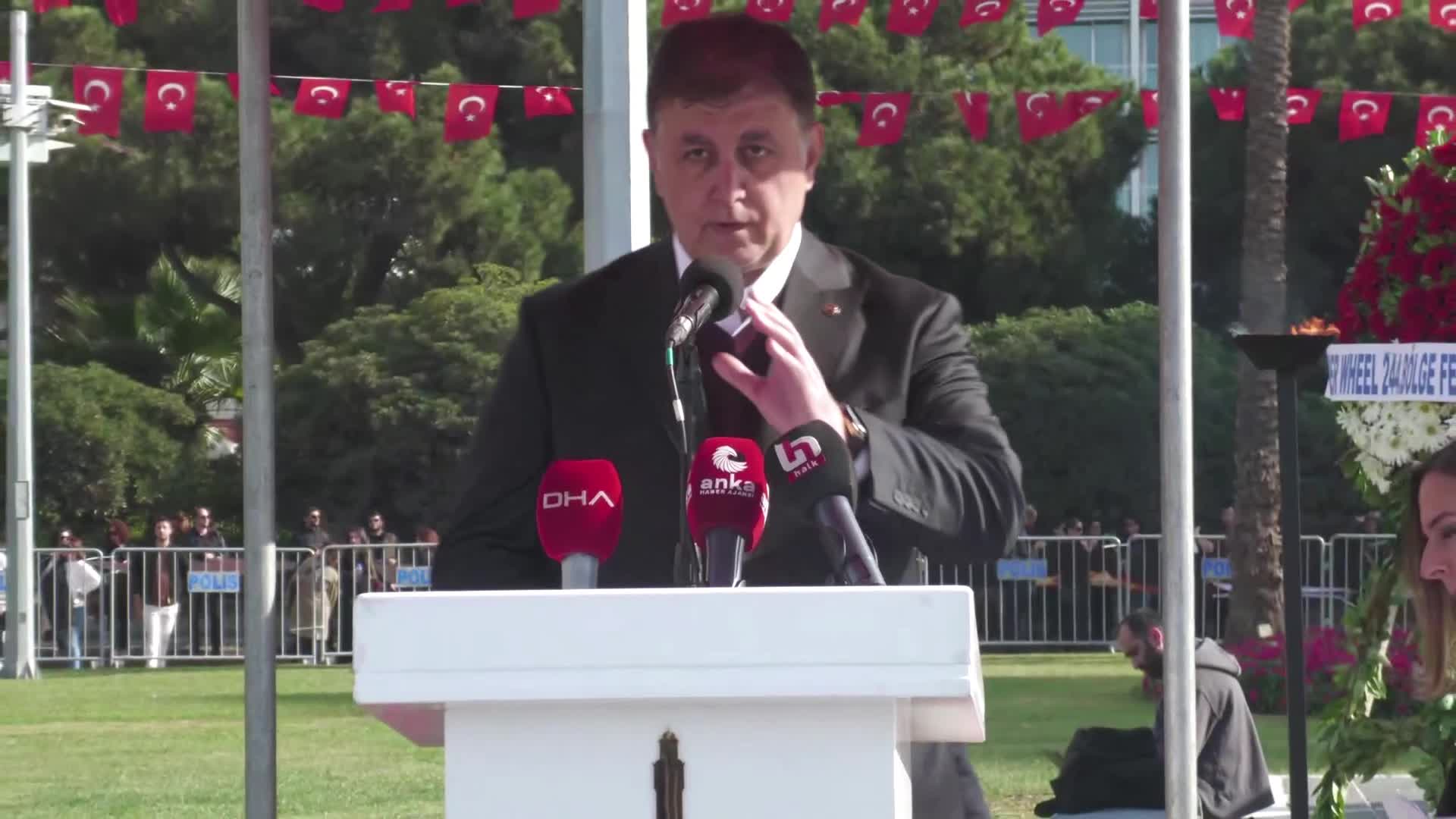 İzmir'de ‘Ata’ya saygı yürüyüşü’... Cemil Tugay: Bu ülkeyi senin tarif ettiğin seviyeye getirmeye mecburuz