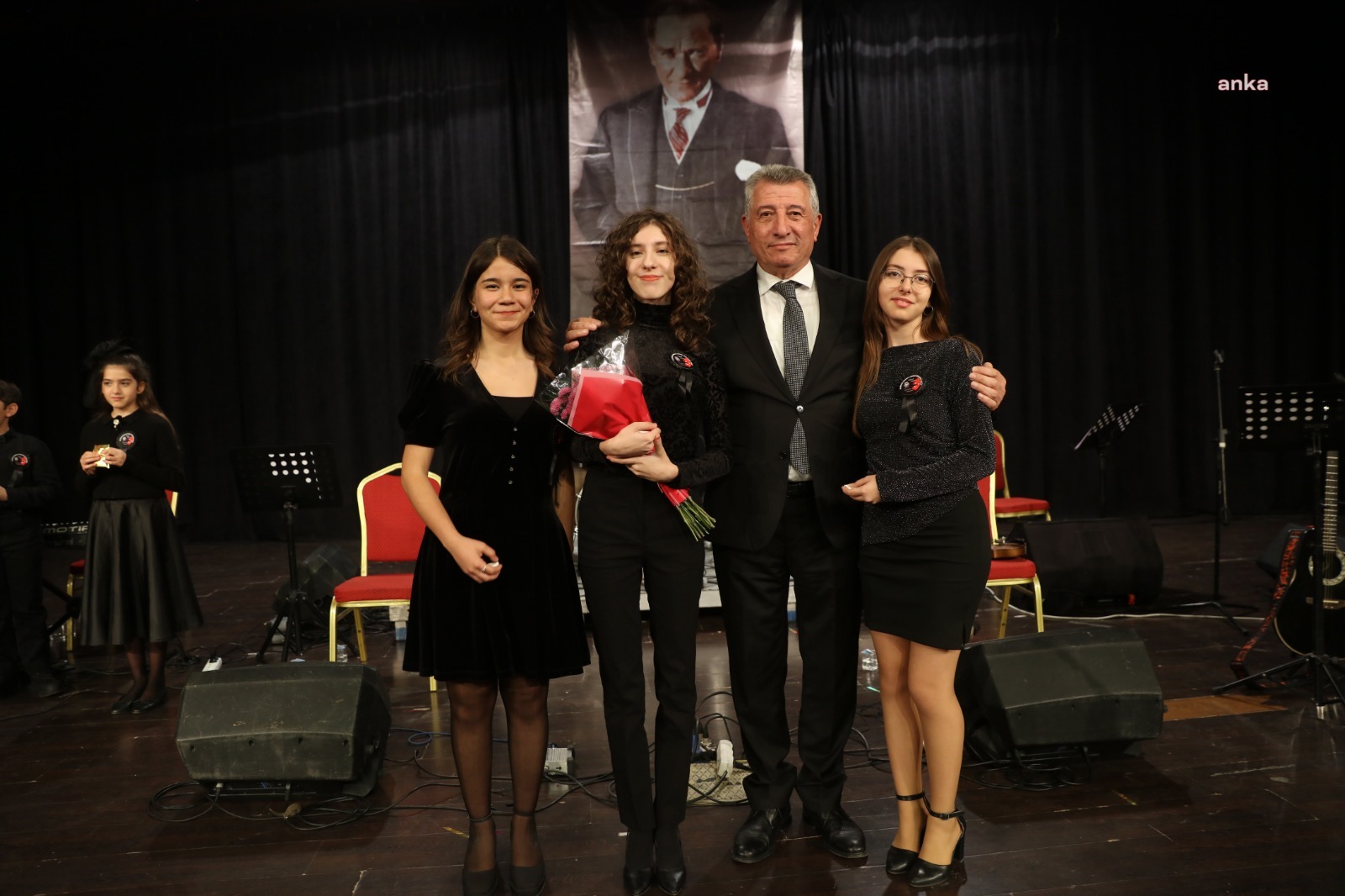 Güzelbahçe'de gençler Atatürk’ün sevdiği şarkı ve türküleri seslendirdi