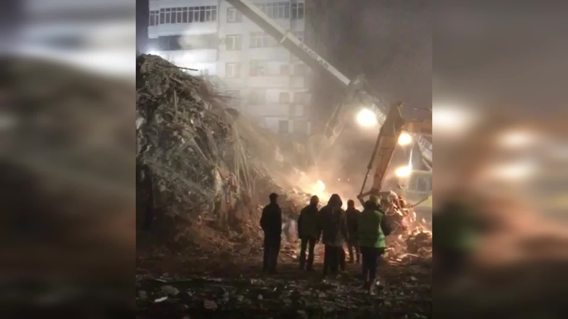 Depremde 146 kişinin öldüğü Hamidiye Sitesi davasında tutuklu müteahhit Kara'nın binayı '9 şiddetindeki depreme dayanır' diye sattığı iddia edildi