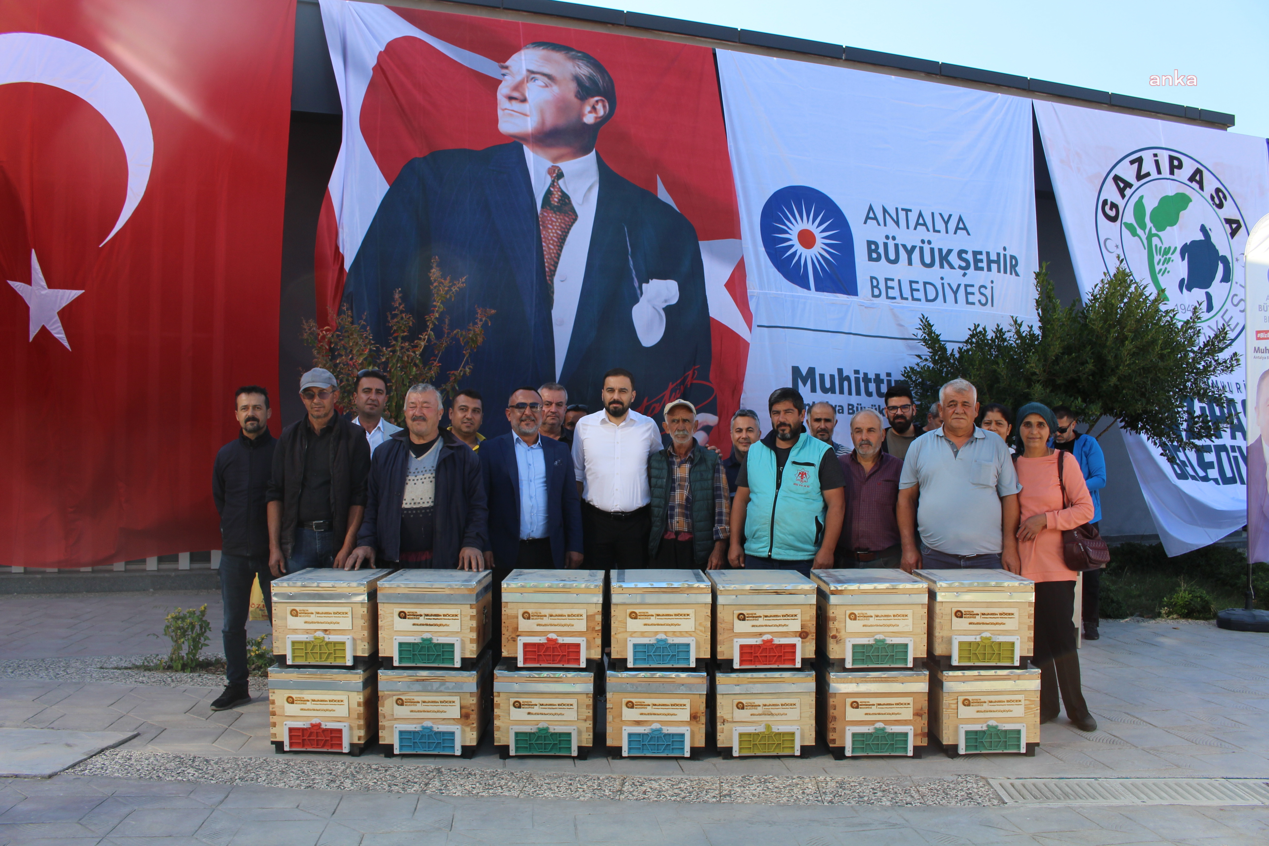 Antalya Büyükşehir’den Gazipaşalı arıcılara kovan desteği