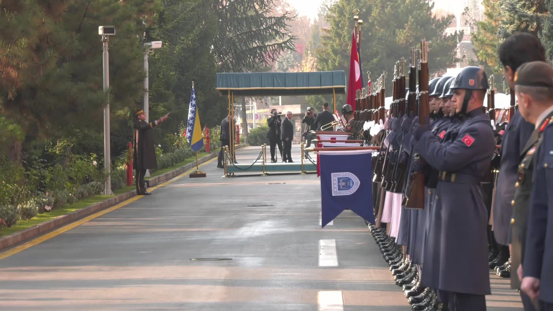 Milli Savunma Bakanı Güler, Bosna Hersek Savunma Bakanı Helez ile bir araya geldi