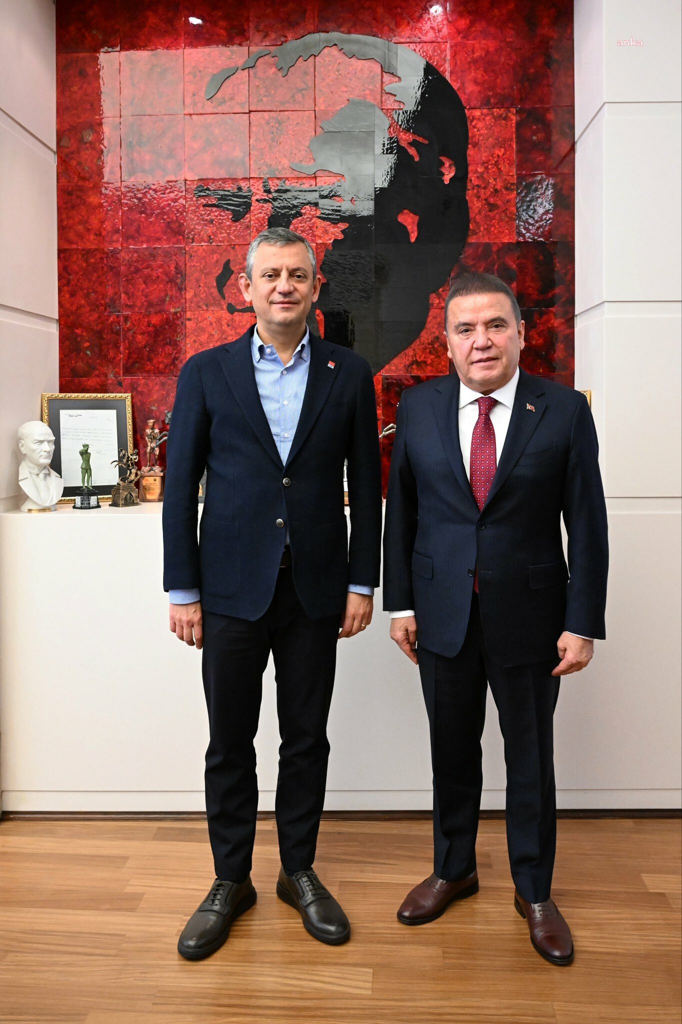 Antalya Büyükşehir Belediye Başkanı Böcek'ten CHP Lideri Özel'e ziyaret