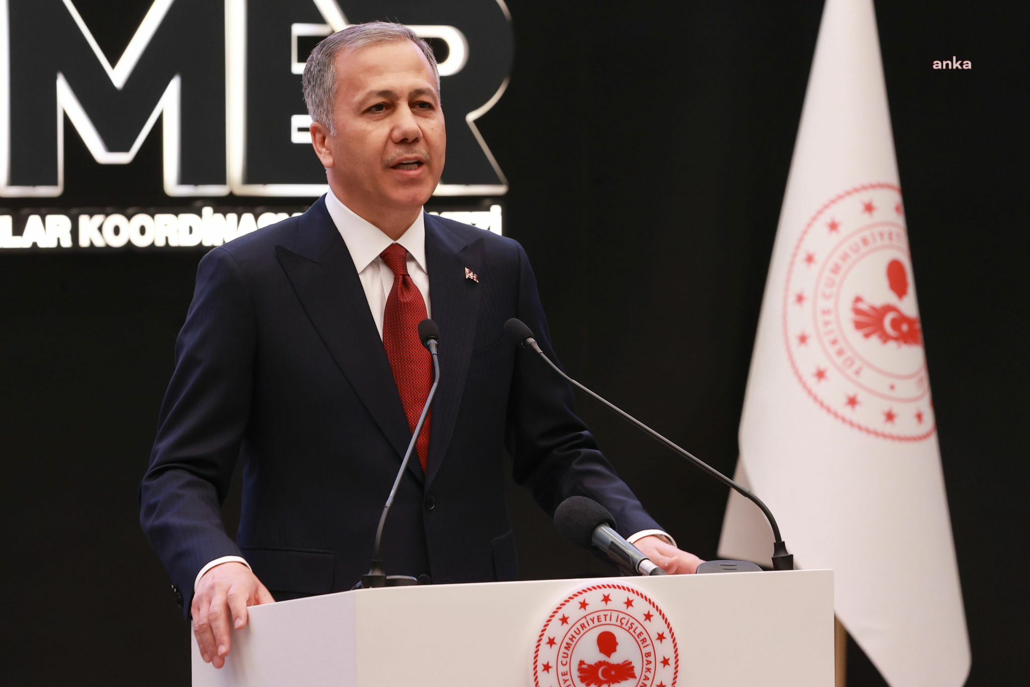 İçişleri Bakanı Ali Yerlikaya, son 4 yılda 2 milyon 579 bin 553 silah ruhsatı düzenlendiğini bildirdi