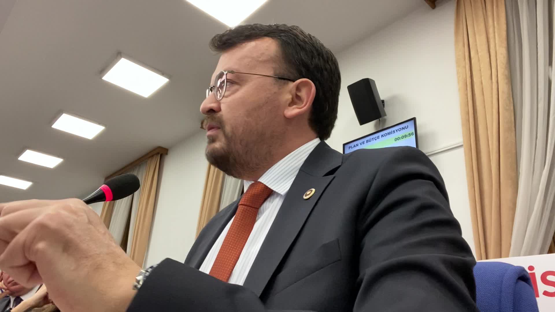 TBMM Plan ve Bütçe Komisyonu... Şeref Arpacı: "Eskiden beyin göçü sadece üniversite öğrencileri ve doktorlarda oluyordu şu anda ihracat yapan sanayiciler, tüccarlar da kaçıyor"