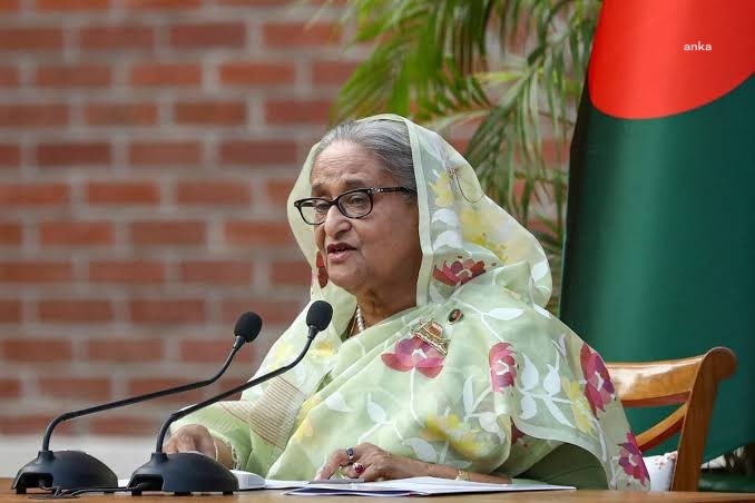 Bangladeş, eski Başbakan Hasina'nın tutuklanması için Interpol'den yardım istedi