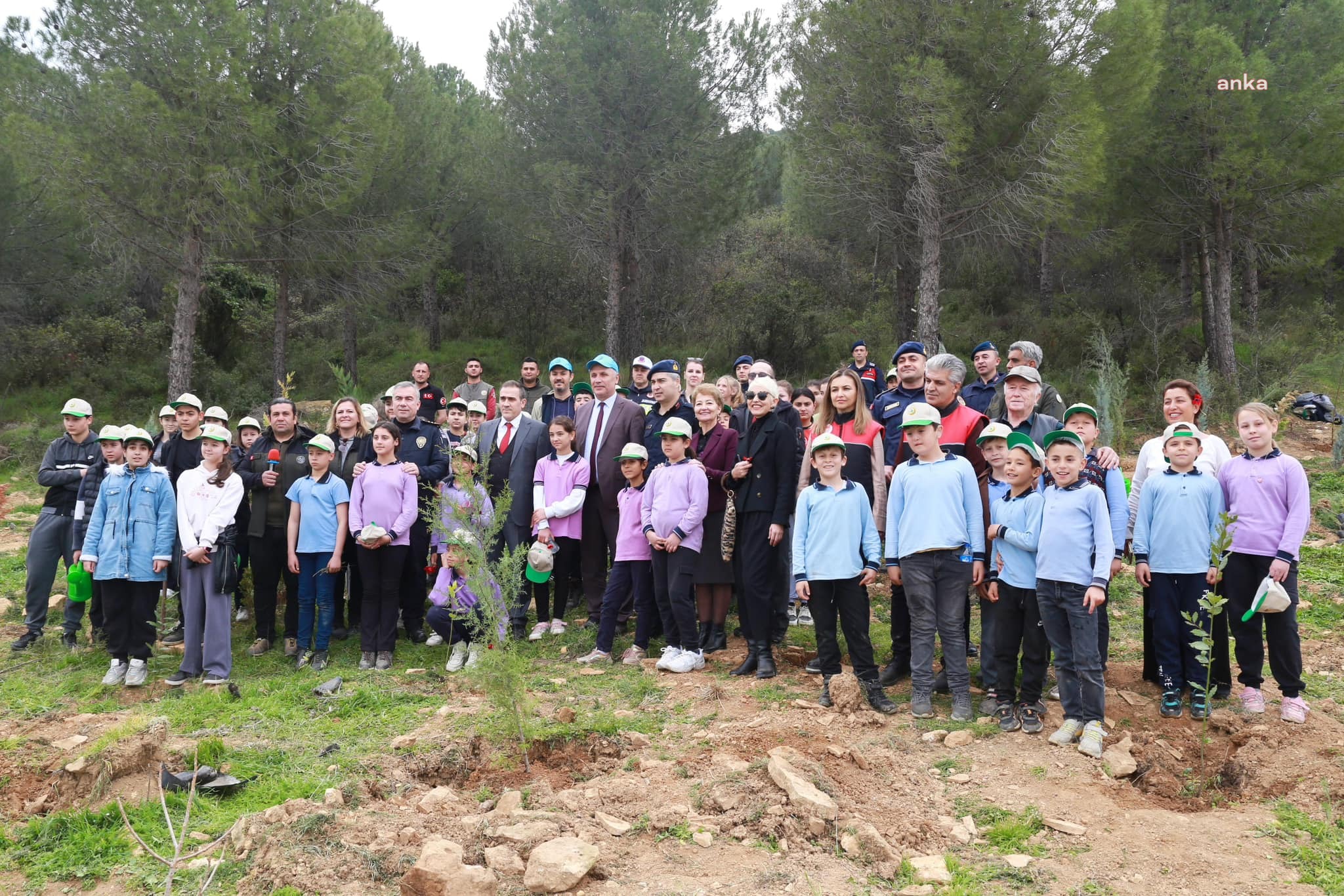 Burhaniye’de fidanlar toprakla buluşturuldu