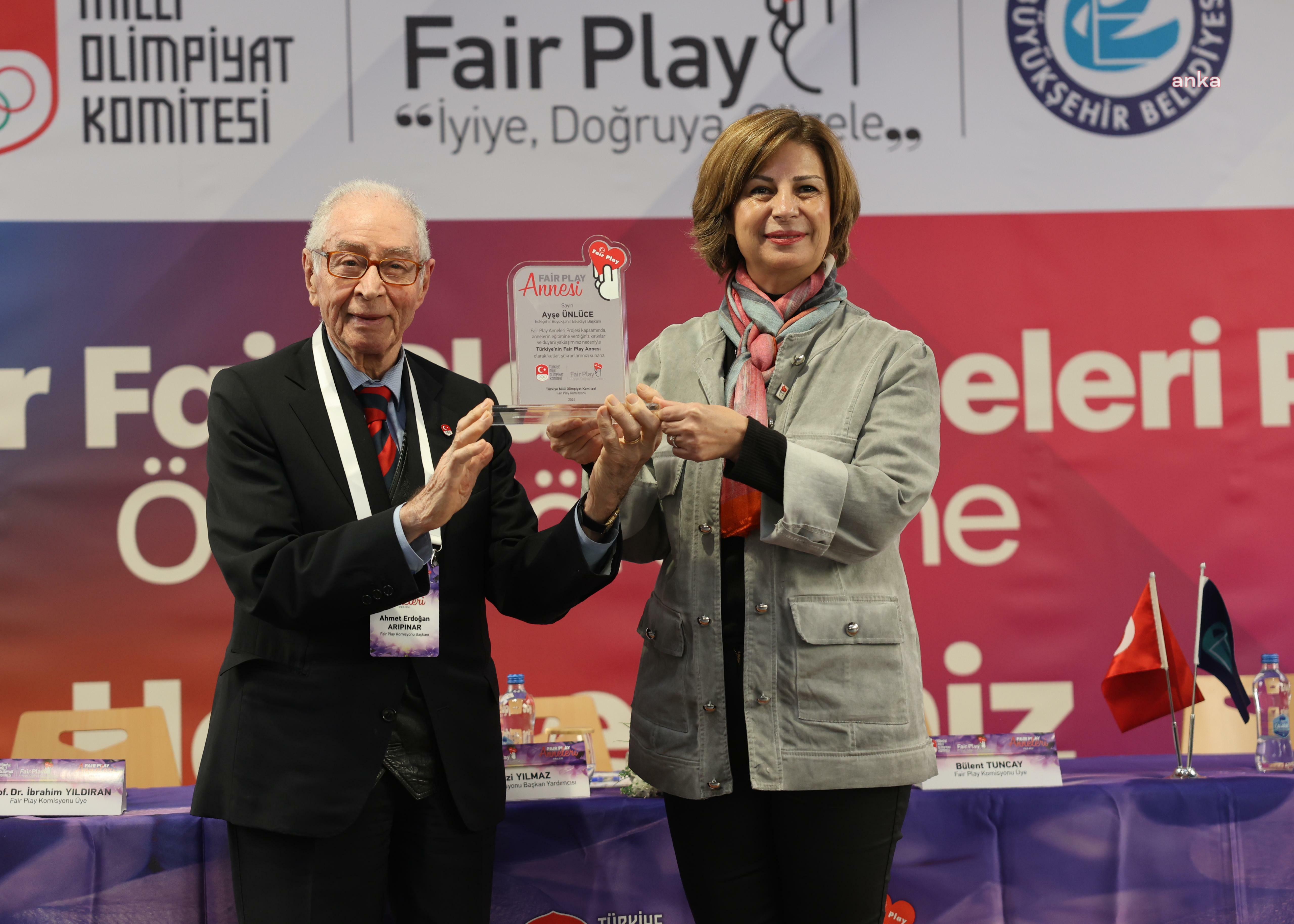 "Fair Play Annesi" ödülü, Eskişehir Büyükşehir Belediye Başkanı Ünlüce'ye verildi