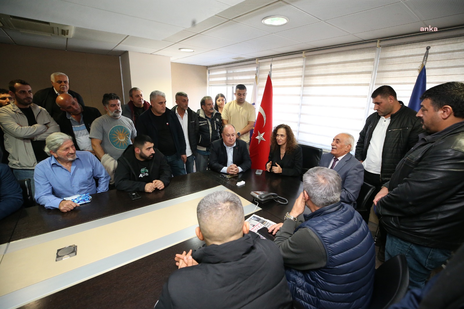 Karşıyaka Belediye Başkanı Ünsal, pazar esnafını dinledi