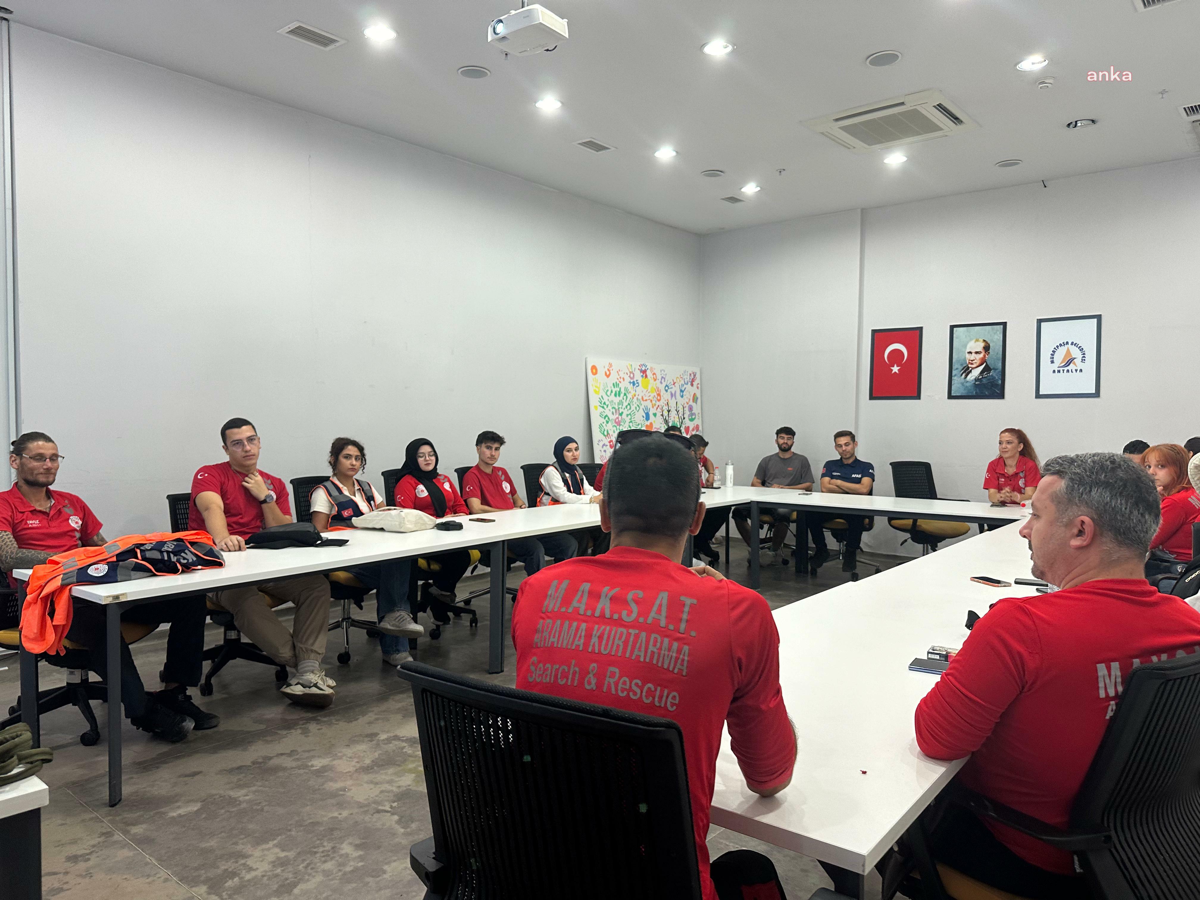 Muratpaşa Belediyesi İnovasyon Merkezleri'nde arama kurtarma eğitimi verildi