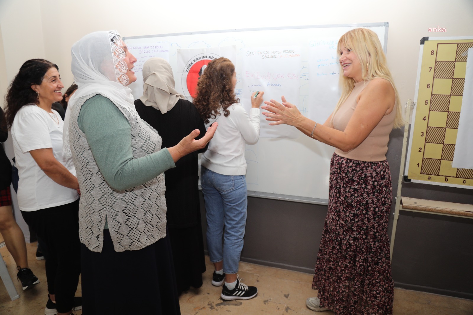 Bayraklı'da kadınlara yönelik düzenlenen "Ben de Varım" eğitim programı başladı