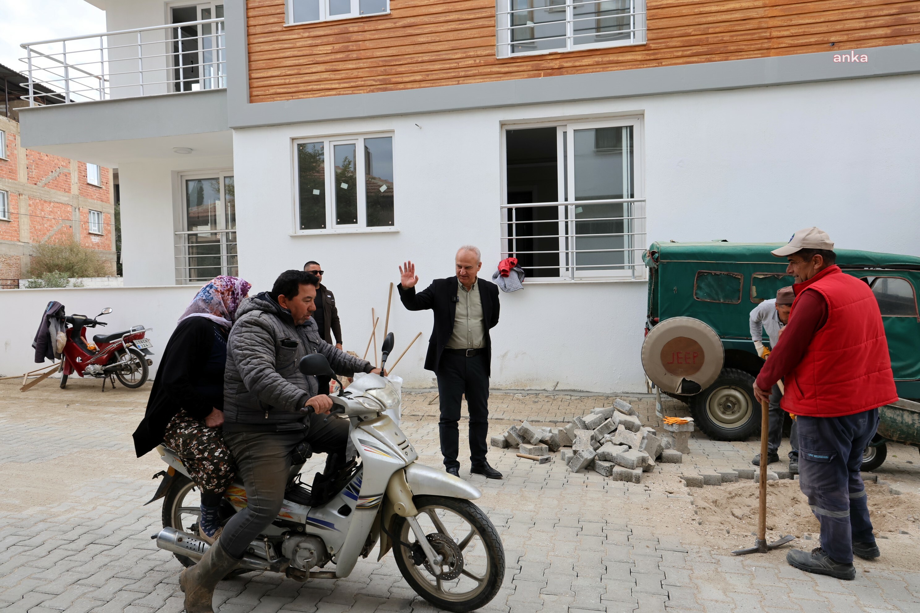 Çine Belediye Başkanı Kıvrak: “Hemşehrilerimizin daha güvenli yollarda seyahat edebilmesi için yoğun bir çalışma temposu içerisindeyiz”