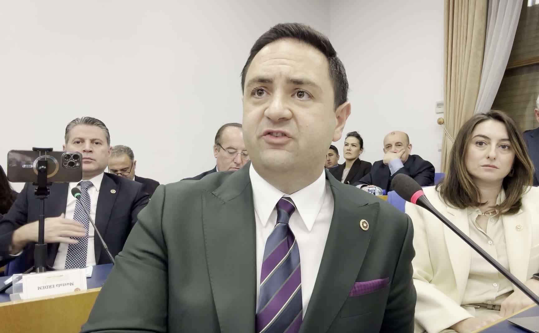 Umut Akdoğan'dan ''yenidoğan çetesi'' tepkisi: "Bakanlığınız ve hükümet narkoz etkisindedir, Sağlık Bakanı ve sizin derhal istifanız gerekmektedir"