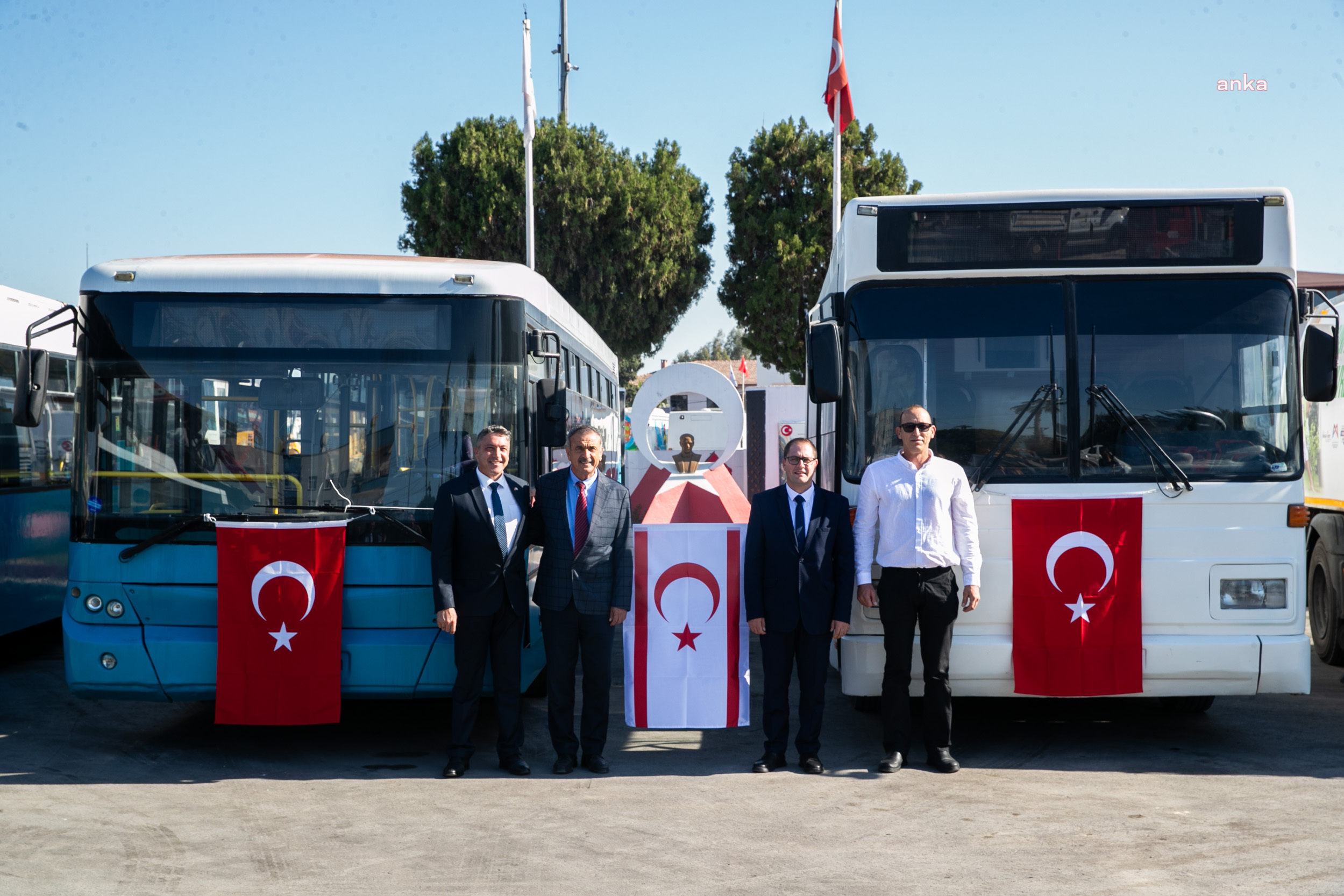 Mersin Büyükşehir Belediyesi, Gazimağusa Belediyesi'ne 3 yolcu otobüsü ve yol süpürme aracı hibe etti