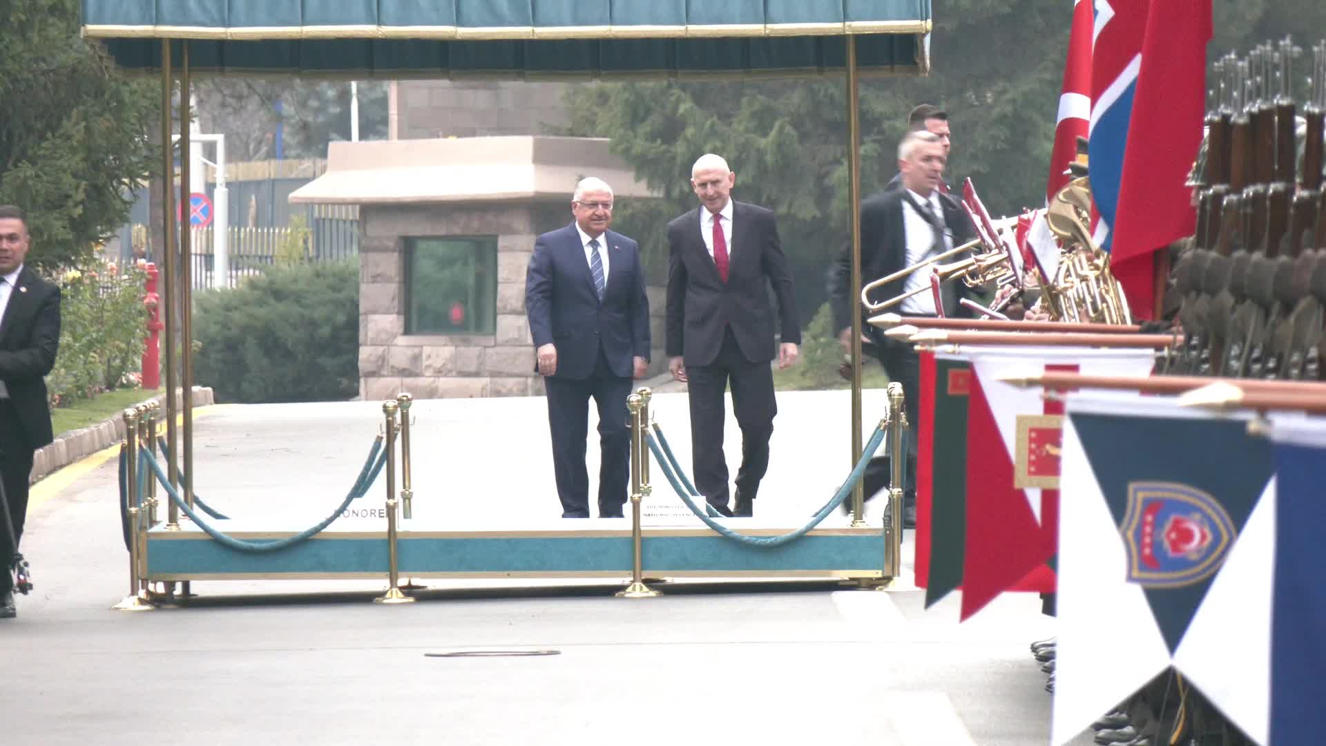 Milli Savunma Bakanı Güler, İngiltere Savunma Bakanı John Healey ile bir araya geldi