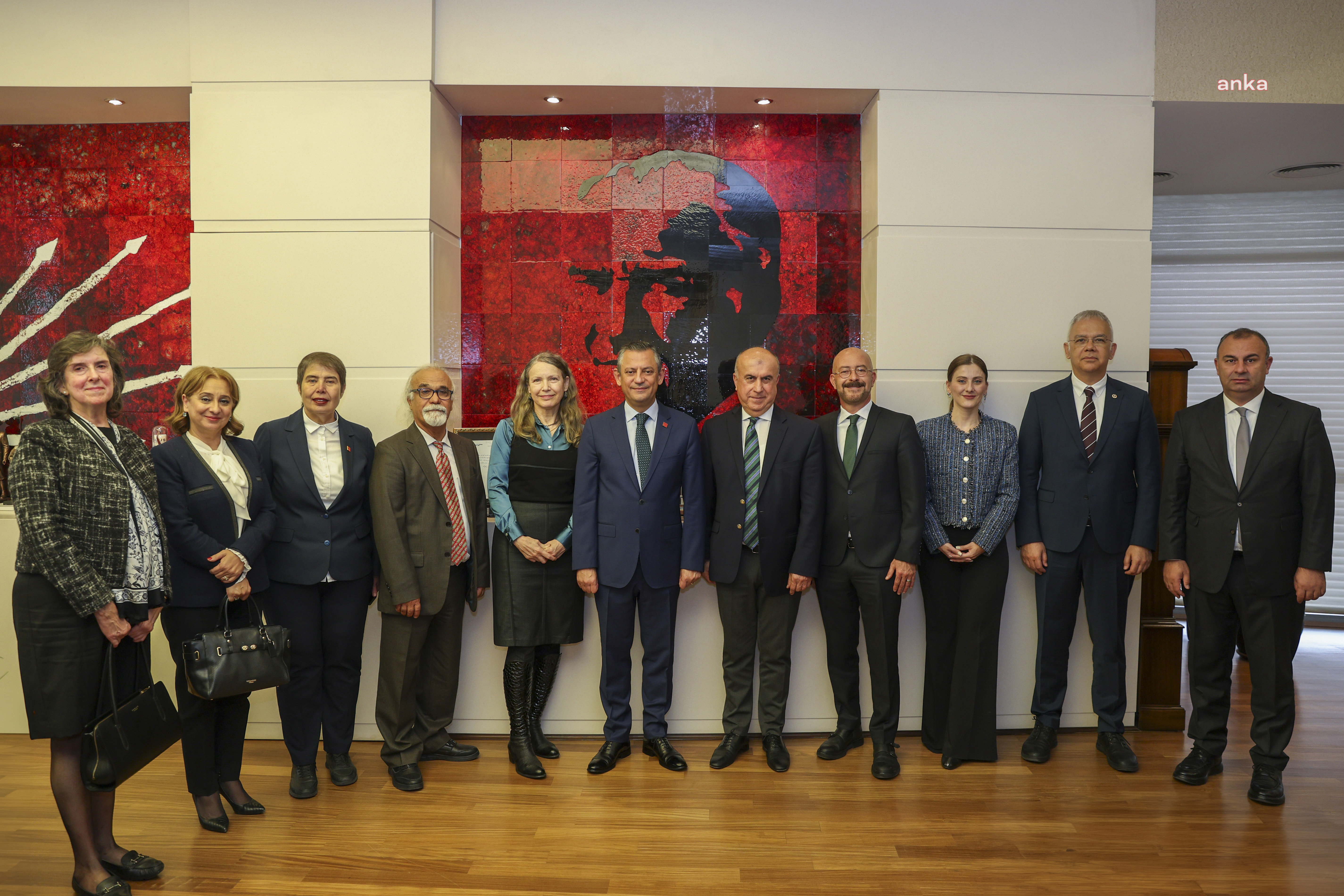 Özgür Özel, Türk Diyabet Vakfı temsilcileriyle görüştü