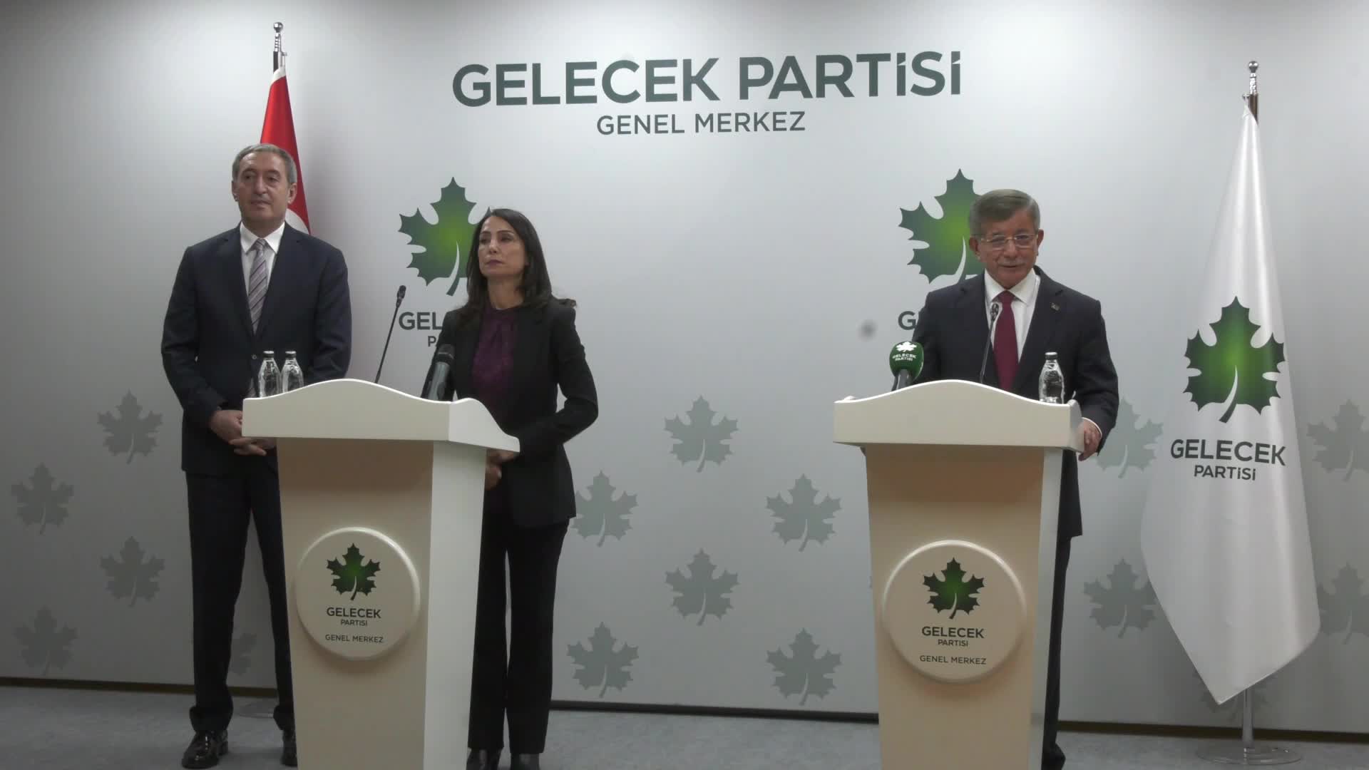 Hatimoğulları ve Bakırhan, Gelecek Partisi Genel Başkanı Davutoğlu'nu ziyaret etti: "Onurlu bir barış için gelin hep birlikte elimizi taşın altına koyalım"