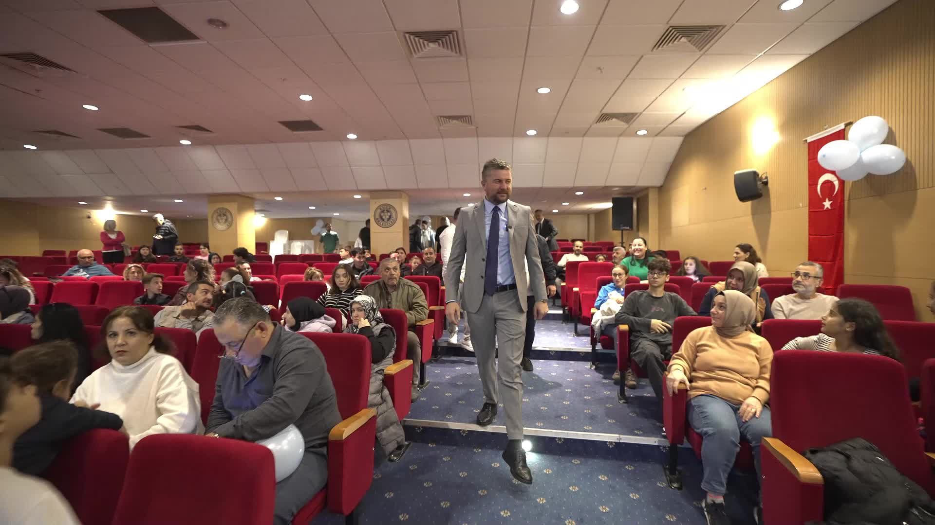 Buca Belediyesi, diyabetli çocuklar için şeker ölçüm cihazı dağıttı