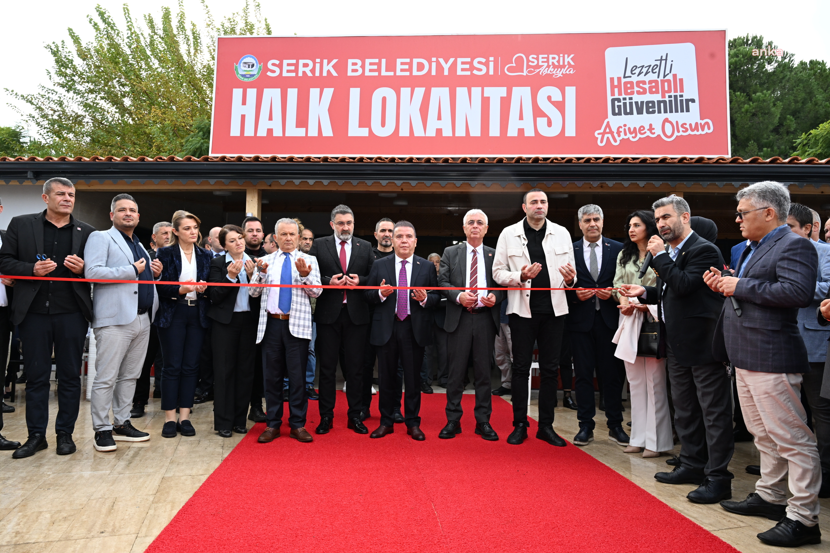 Antalya Büyükşehir Belediye Başkanı Böcek, Serik'te 'Halk Lokantası' açılışına katıldı