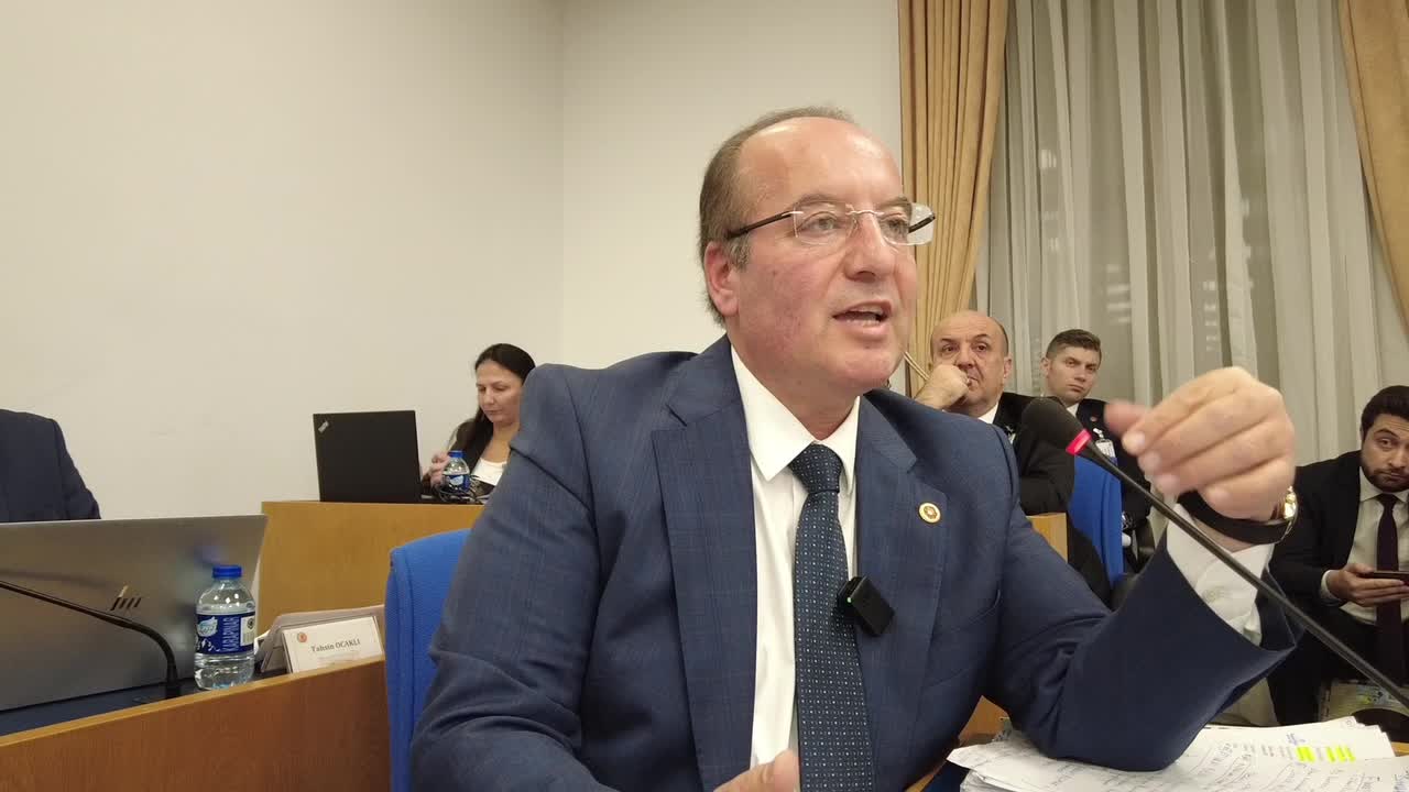 CHP'li Akay'dan Ziraat Bankası'nda usulsüzlük iddiası: "İki fotoğraf arasında 1 milyar lira fark var"