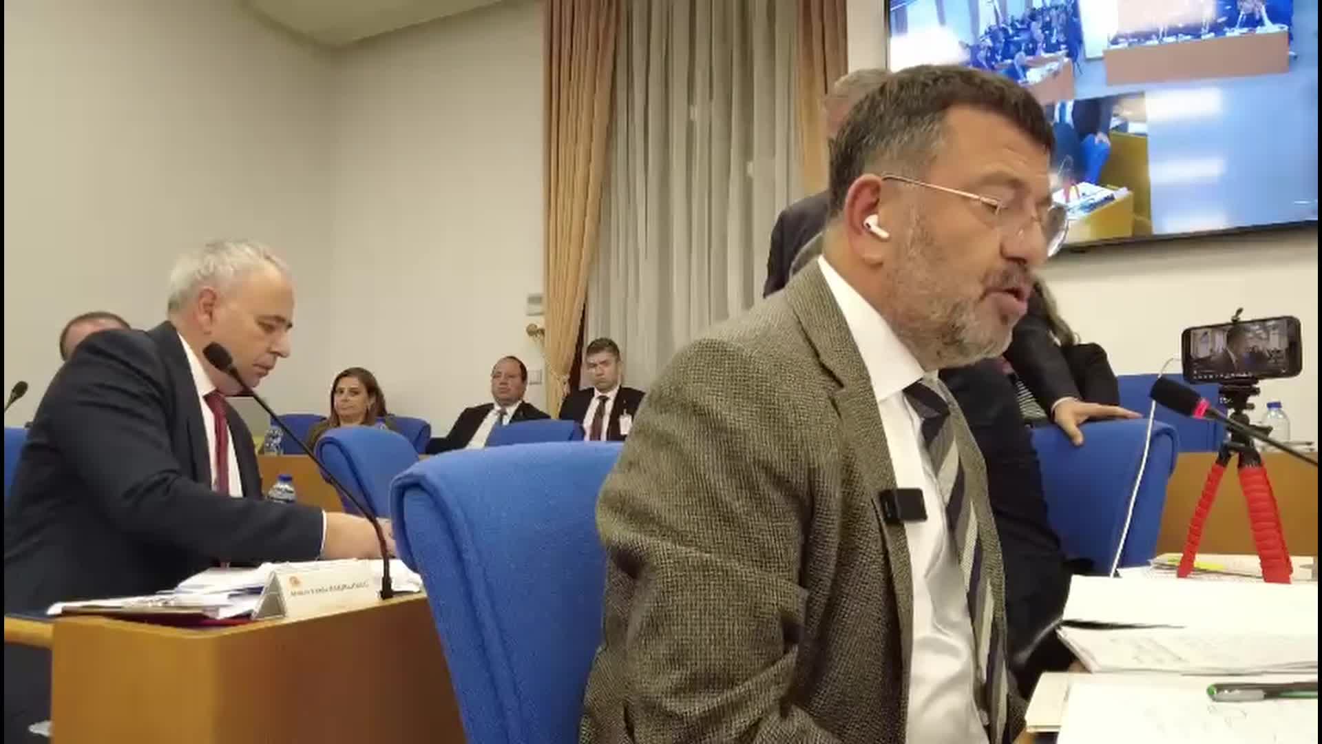 Plan ve Bütçe Komisyonu'nda Ağbaba'nın, Erdoğan'ın Kırgızistan'daki karşılama töreni videosunu göstermesi engellendi... Ağbaba: "Şatafatınızı gündeme getirince rahatsız oluyorsunuz"