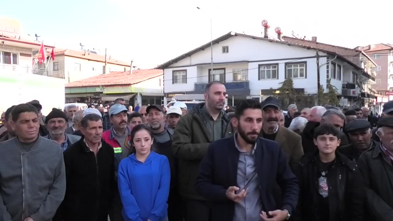 Malatya Hekimhan’da üreticilere yem desteği... Belediye Başkanı Yıldırım: "Dört torba yemden birini belediye olarak biz vereceğiz"
