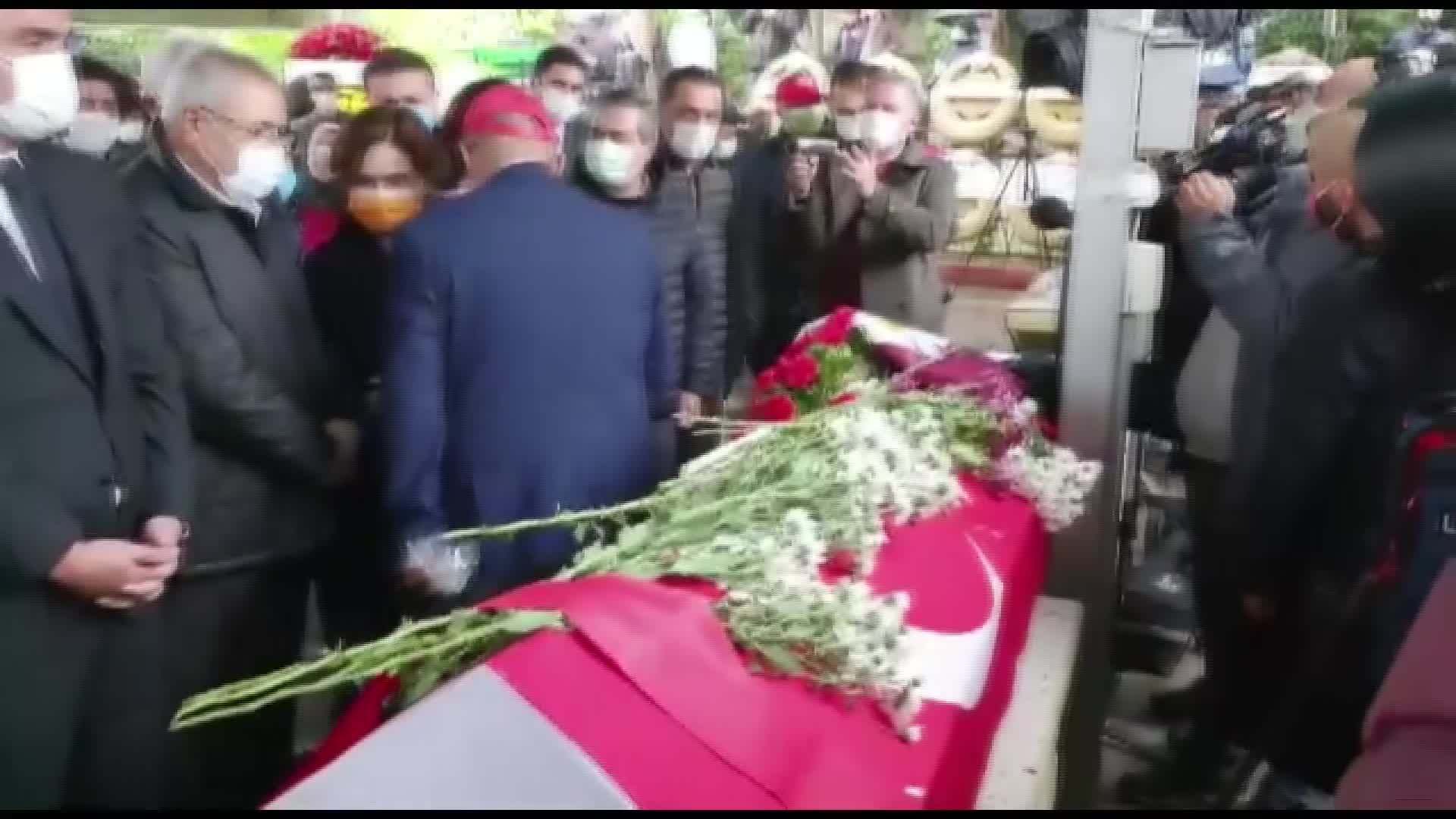 TİMUR SELÇUK SON YOLCULUĞUNA UĞURLANDI