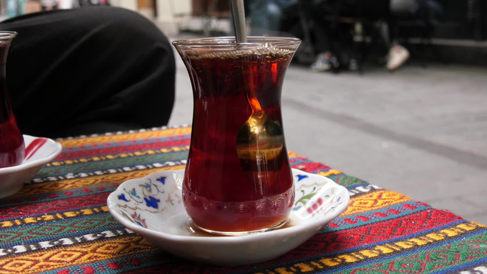 Bir bardak çay da 'askıda' devri