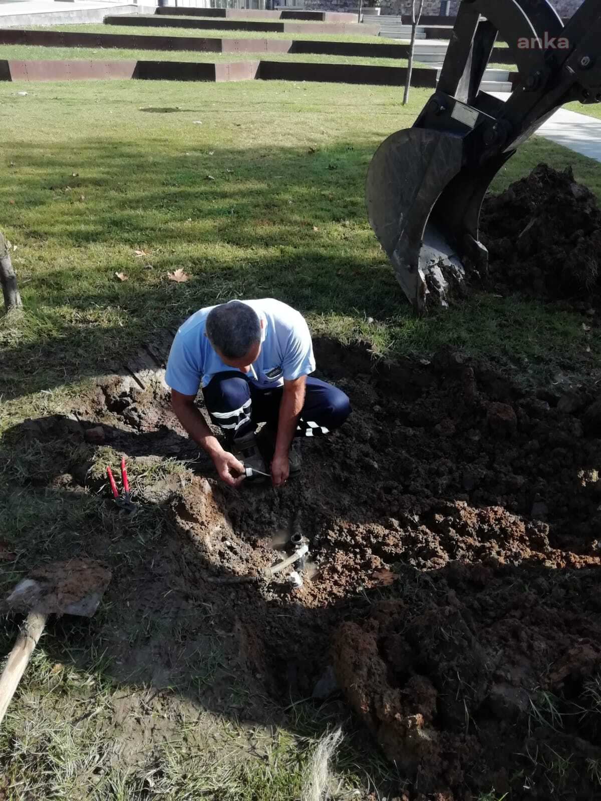 İZMİT BELEDİYESİ'NDEN PARKLARDAKİ ÇEŞMELERE KIŞ BAKIMI