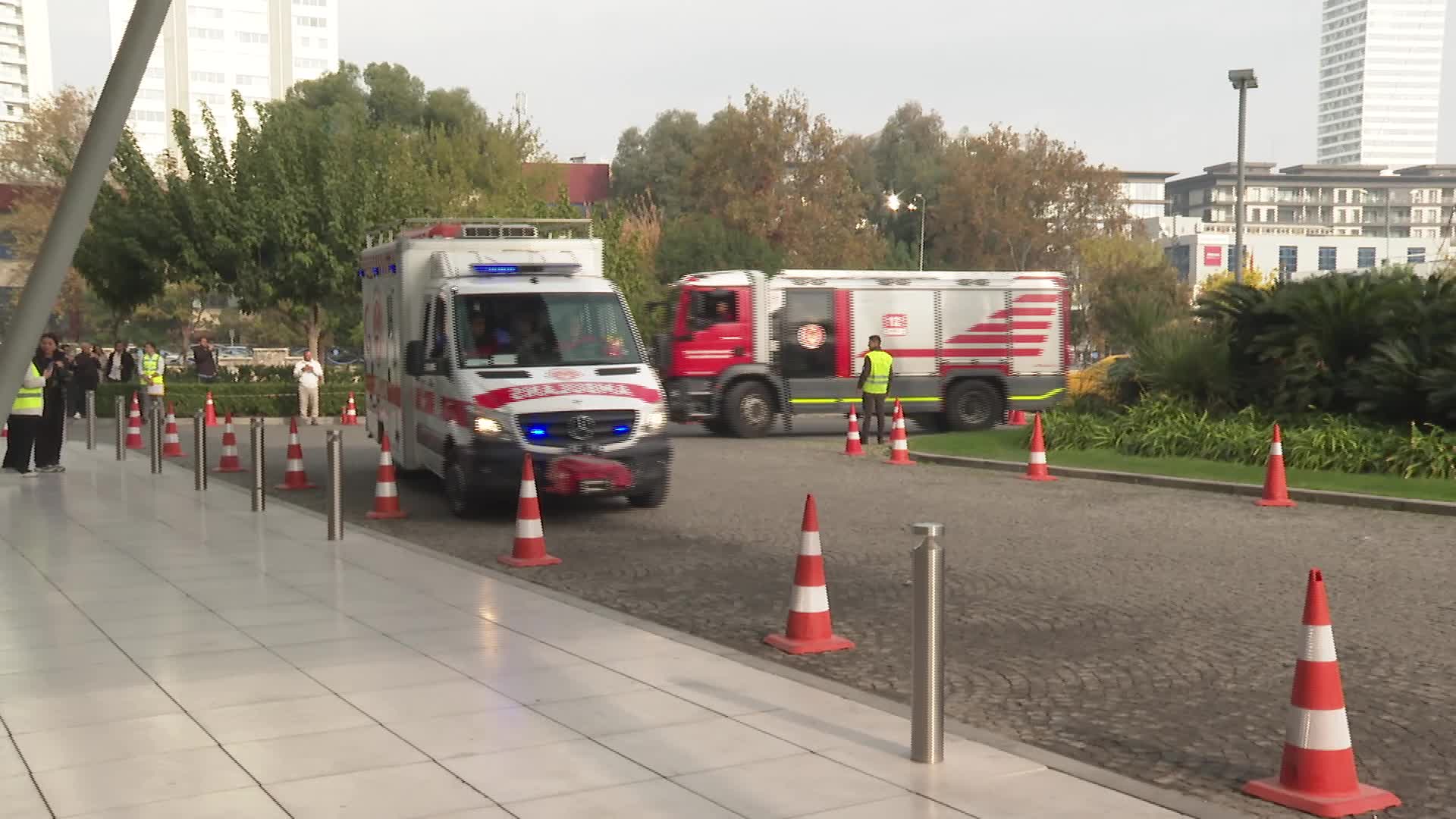 İzmir Büyükşehir Belediyesi, gökdelenler bölgesinde yangın tatbikatı düzenledi