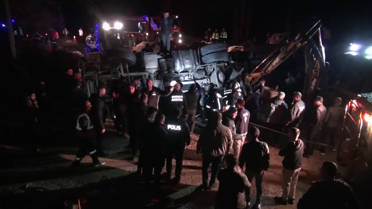 Malatya’da kazaya müdahale eden polislere çekici çarptı: 1 polis şehit oldu, 1 polis yaralandı