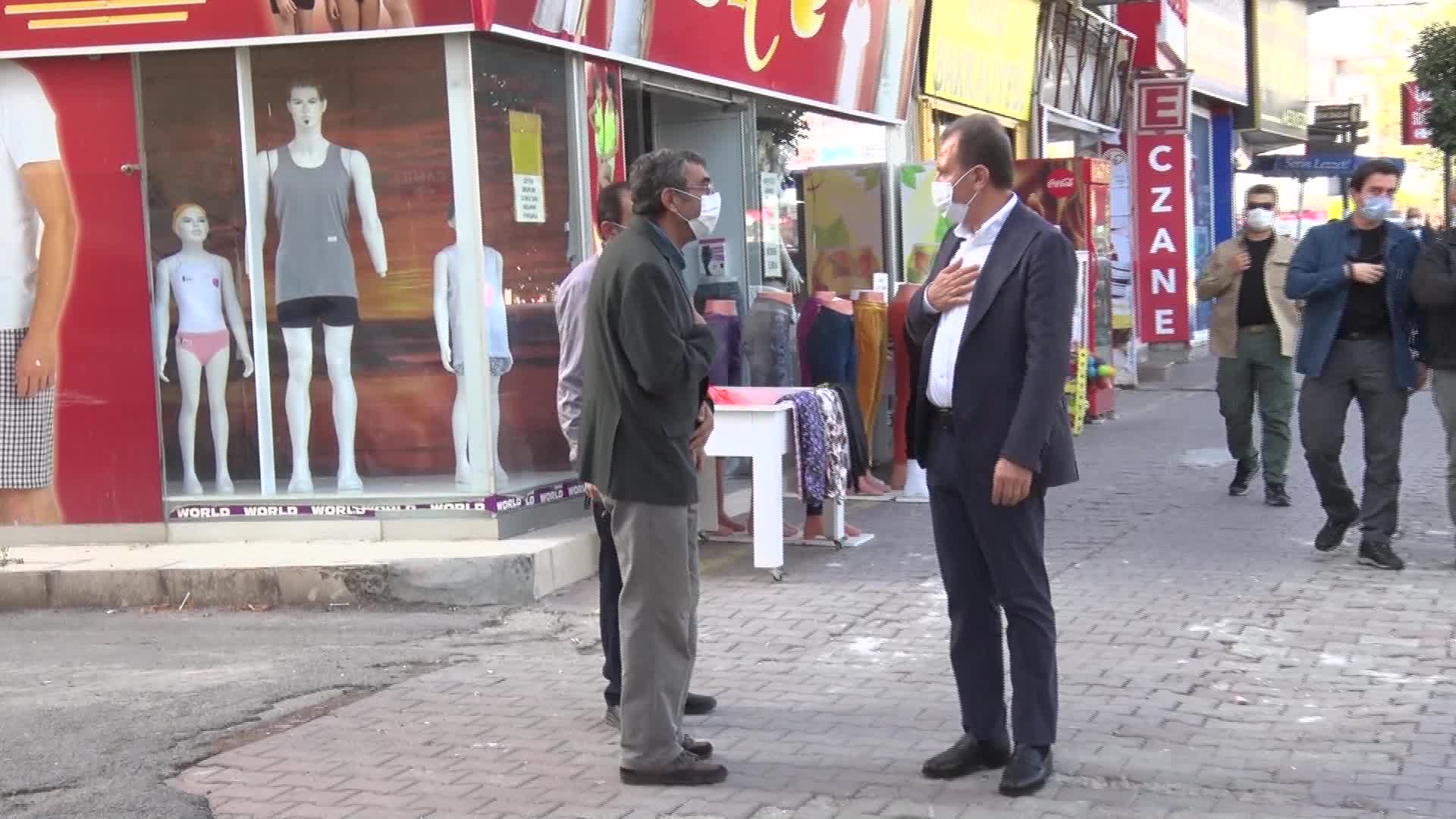MERSİN BELEDİYE BAŞKANI SEÇER ESNAFI ZİYARET EDEREK SORUNLARINI DİNLEDİ
