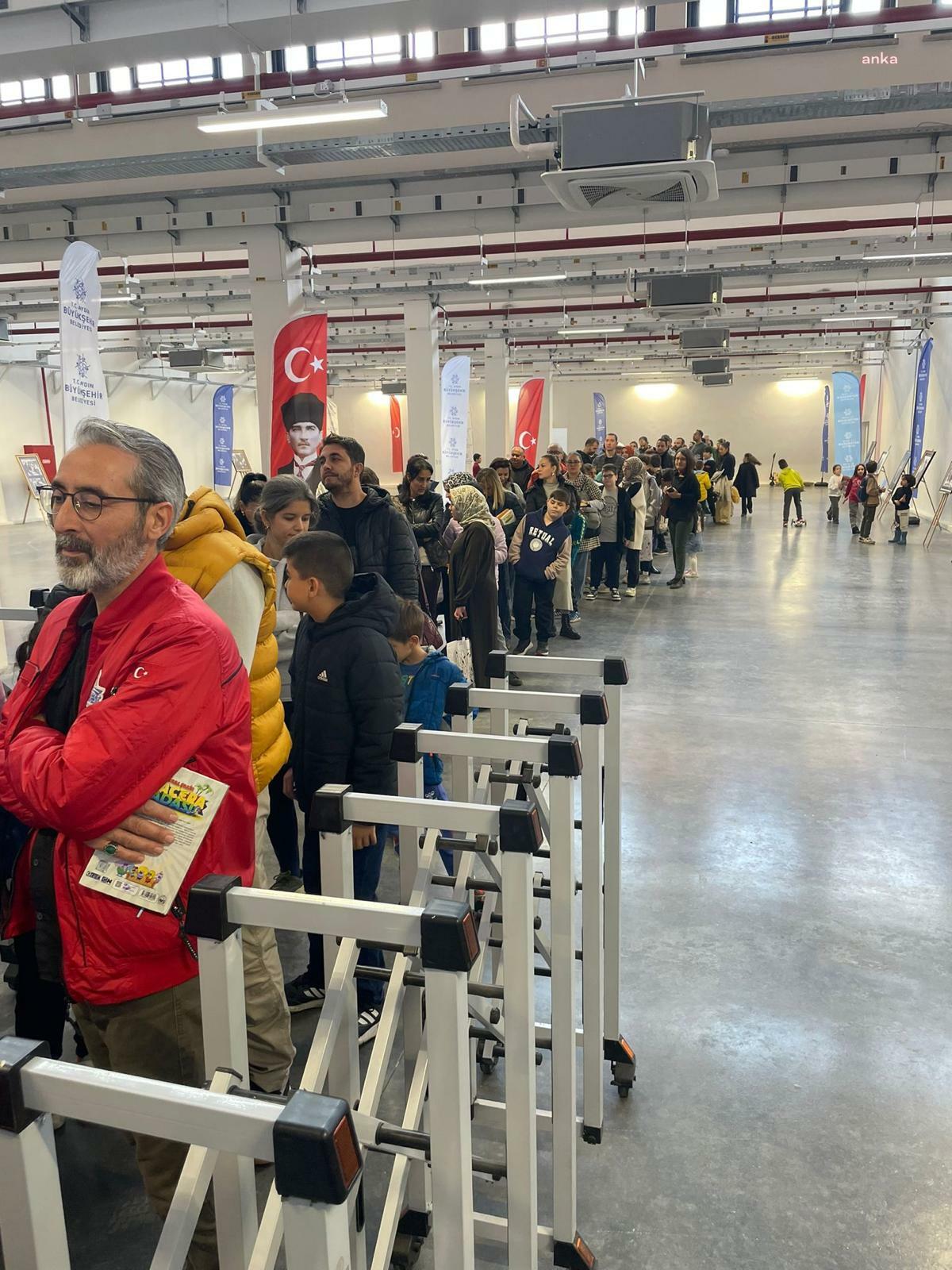Aydın Büyükşehir Belediyesi'nin düzenlediği Kitap Fuarı devam ediyor