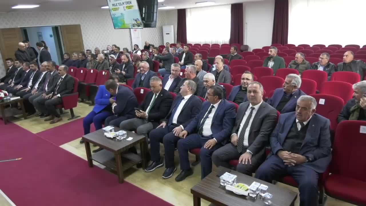 CHP Çorum Milletvekili Mehmet Tahtasız: “Ak Parti İl Başkanı gibi davranan daire müdürlerini kınıyorum”
