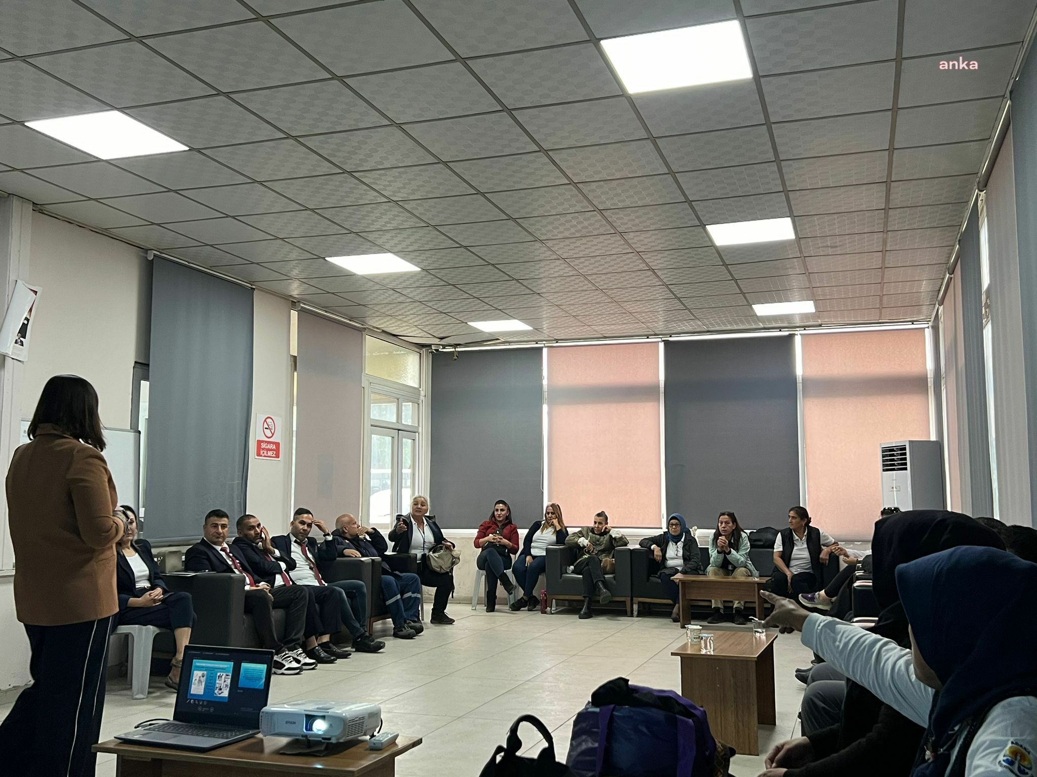 Adana Büyükşehir Belediyesi otobüsü şoförleri, kadına yönelik şiddet başlığında bilgilendirildi