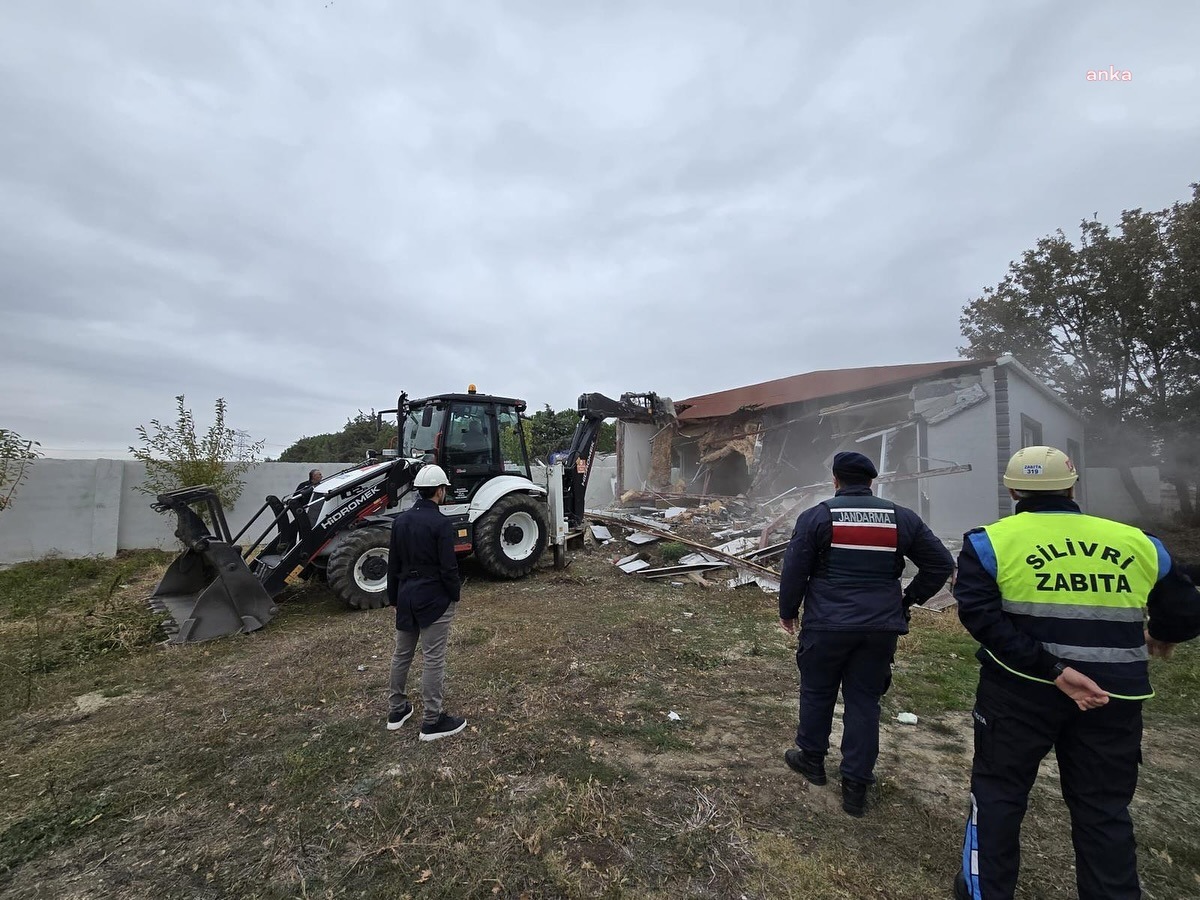 Silivri'de 5 kaçak yapı yıkıldı... Silivri Belediye Başkanı Balcıoğlu: ''Bereketli toprakları betona kurban etmeyeceğiz''