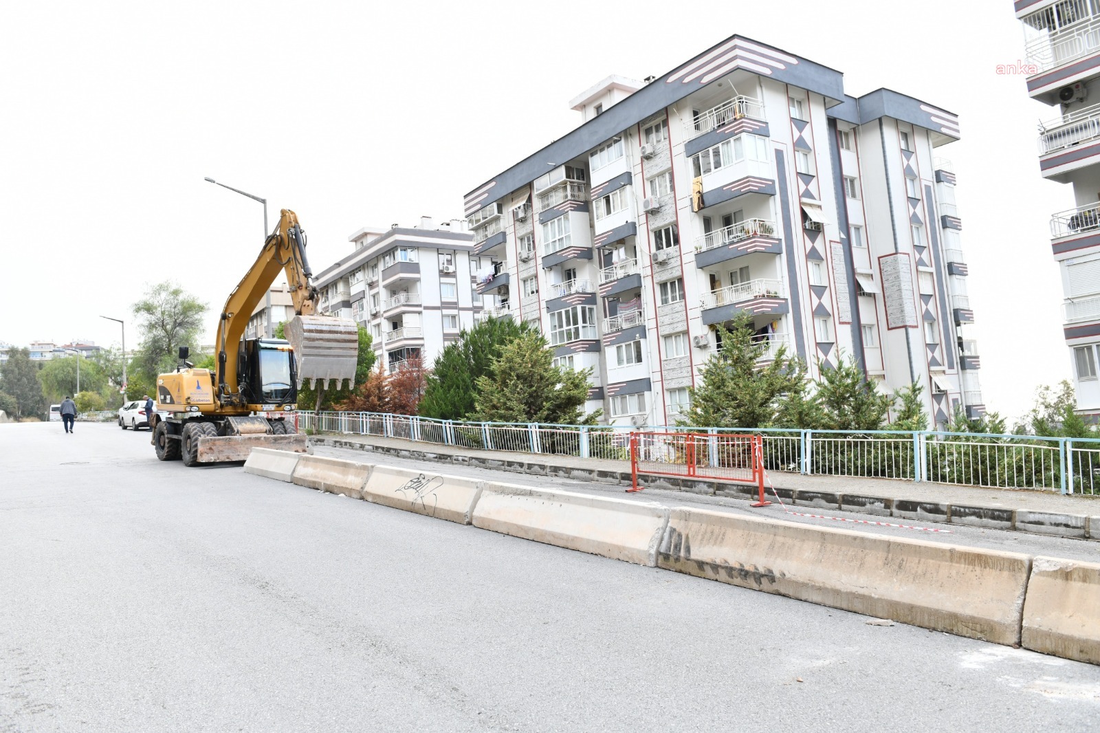 Aşırı yağışlardan istinat duvarı çökmüştü: Çiğli’de heyelan bölgesine müdahale