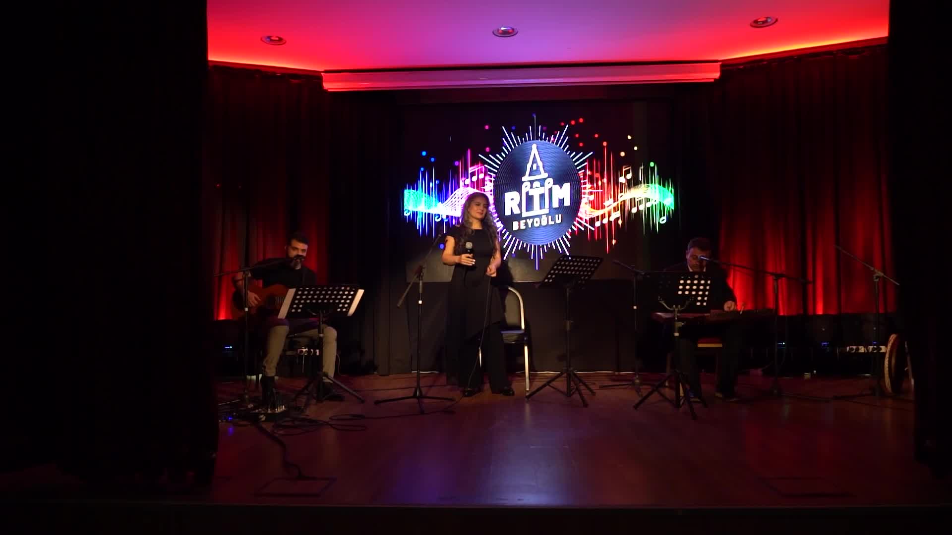 Belediye işçilerinin müzik grubu "Ritim Beyoğlu'' ilk konserini verdi