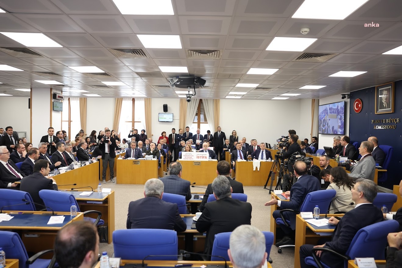 TBMM Plan ve Bütçe Komisyonu... İYİ Parti'li Çömez: "Bu hastanedeki katliamın karartılmasına Bakanla çekilen bu fotoğraflar sebep oldu"