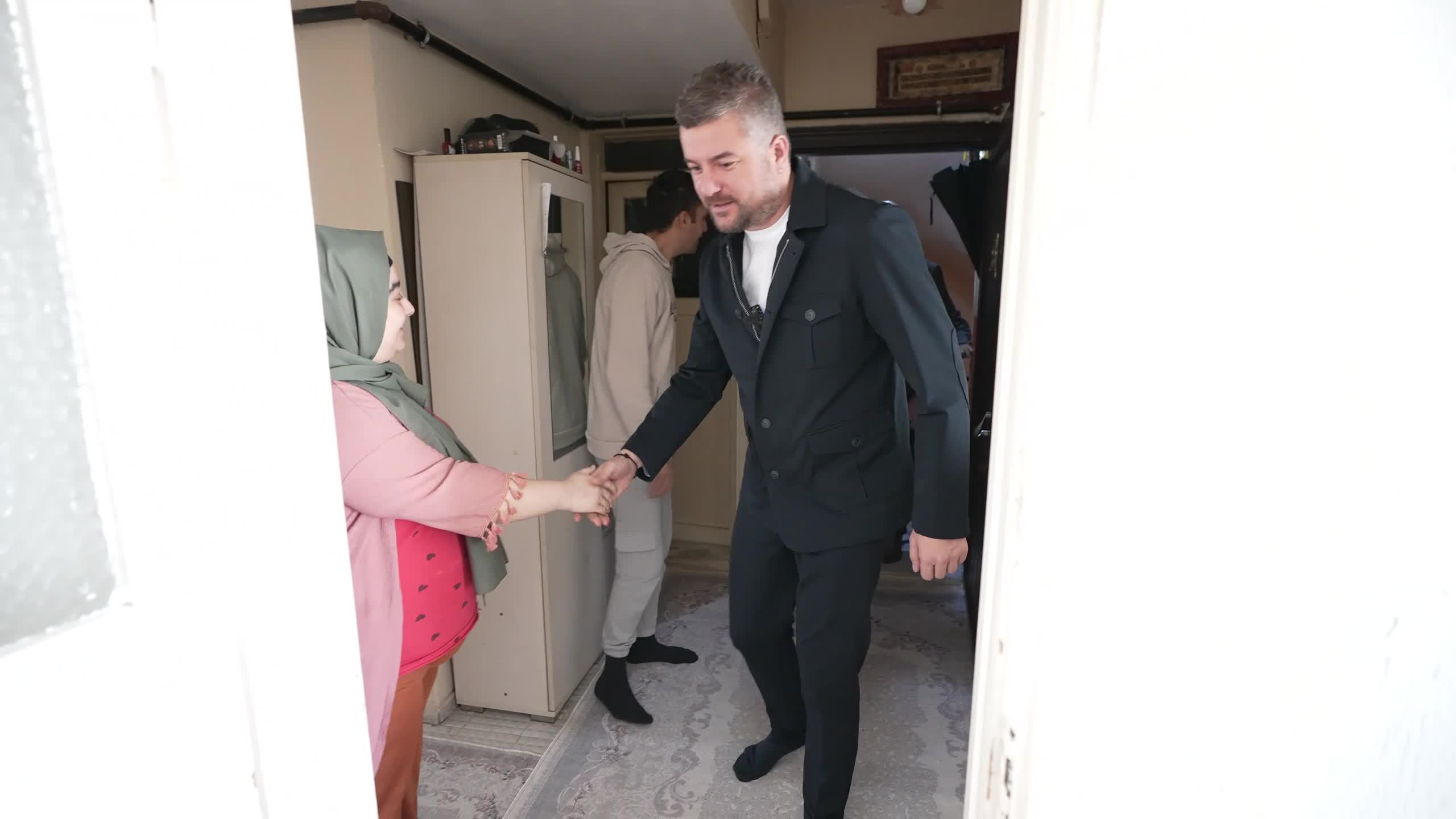 Buca Belediye Başkanı Görkem Duman’dan saldırıya uğrayan işçiye ziyaret