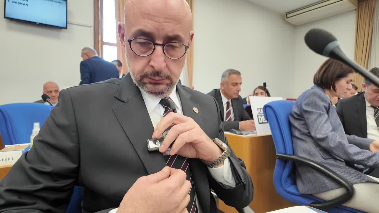 TBMM Plan ve Bütçe Komisyonu... İYİ Partili Poyraz'dan Bakan Yerlikaya'ya: "İmralı canisi Öcalan'ın, örgütün lağvedilmesiyle ilgili çağrı yapması bir gereklilik midir?"