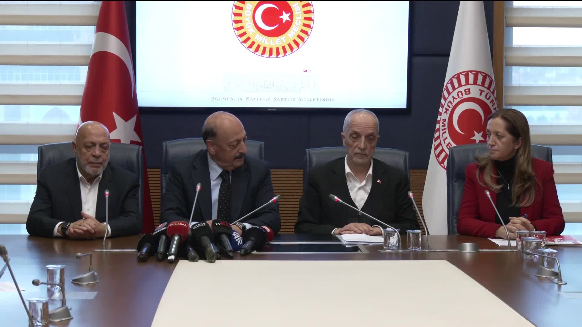 TÜRK-İŞ, DİSK ve HAK-İŞ, Meclis'te 'vergide adalet' turunu tamamladı...Ergün Atalay: "Uluslararası örgütler asgari ücrette artış oranı açıklıyor. Bir algı operasyonu yürütülmekte"