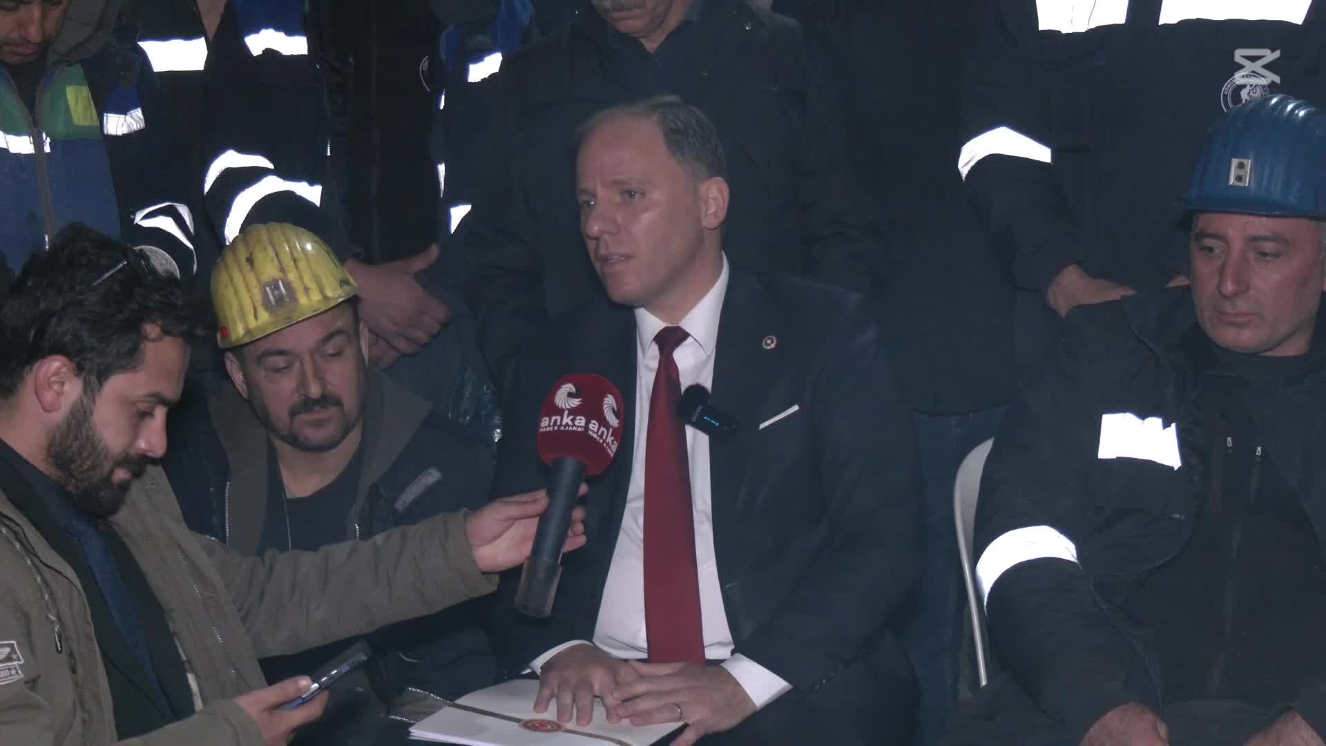 Deniz Yavuzyılmaz, madenci eylemine destek verdi: "Bu madenin özel sektöre peşkeş çekilerek devredilmesine müsaade etmiyoruz"