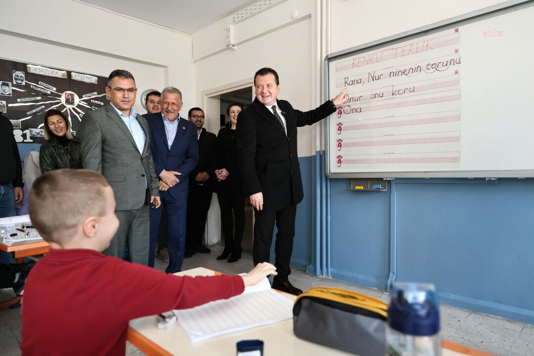 Silivri Belediye Başkanı Balcıoğlu'ndan Dünya Çocuk Hakları Günü'nde okullara ziyaret