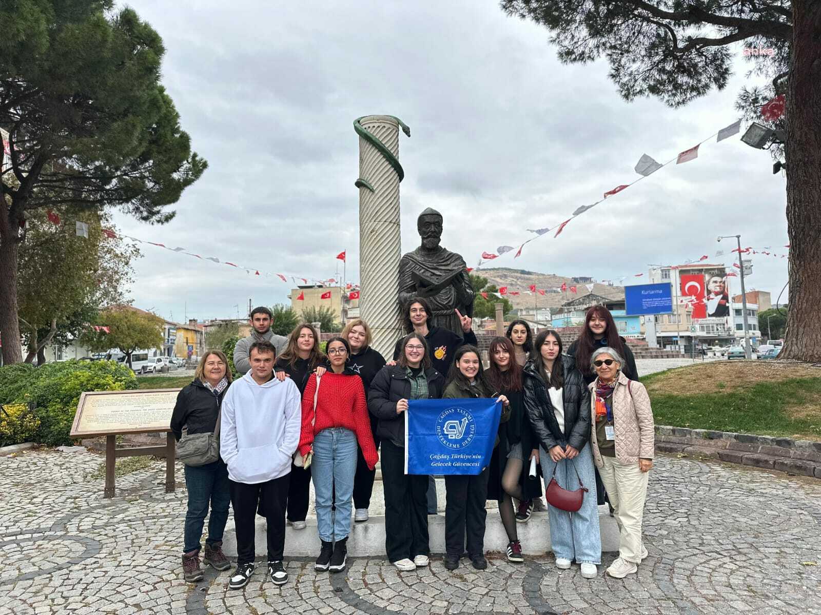 İzmir Büyükşehir Belediyesi, kitapseverleri buluşturuyor