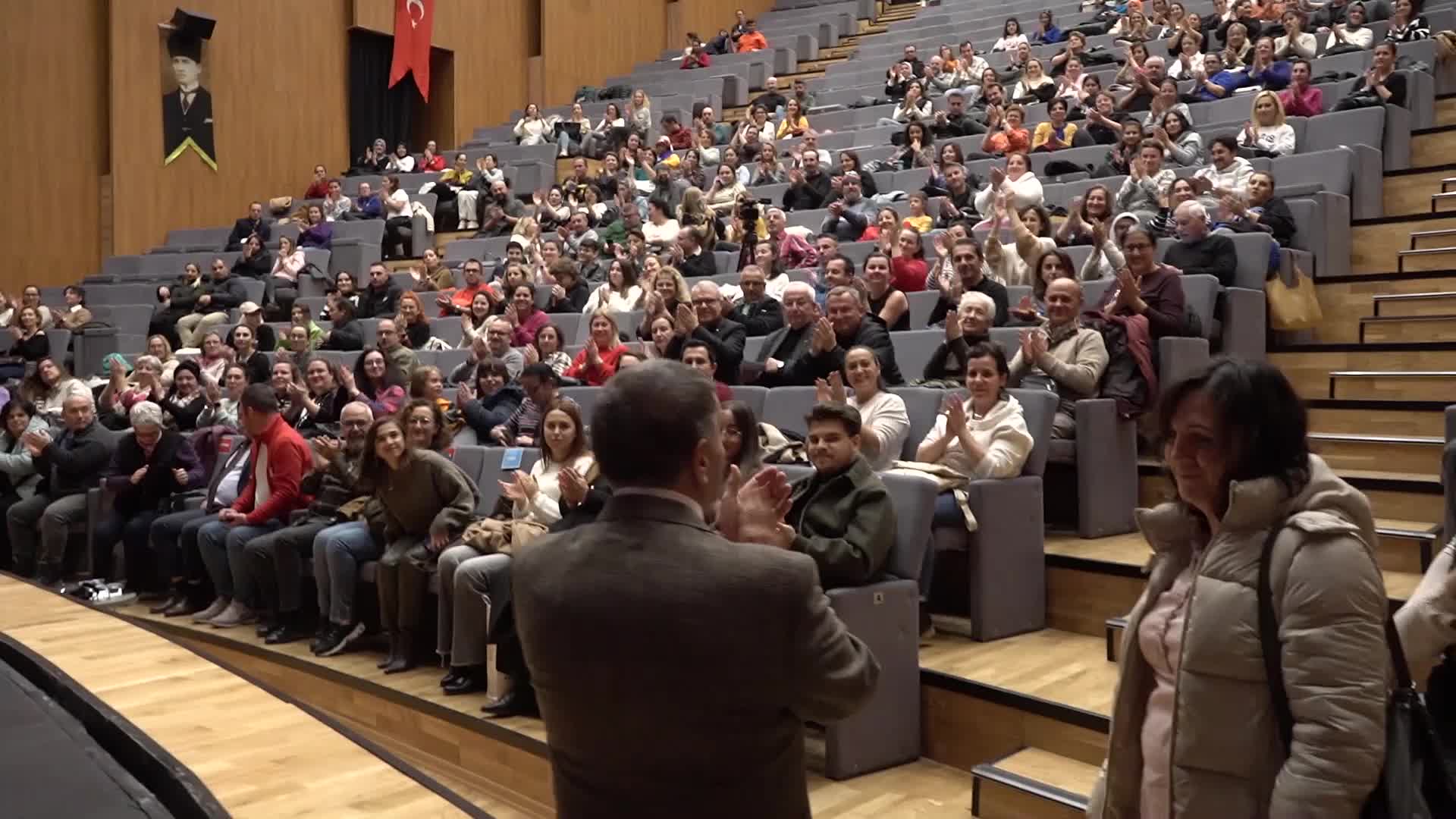 Lüleburgaz Belediyesi, 'Çocuklar mı haklı, büyükler mi?' söyleşisi düzenledi