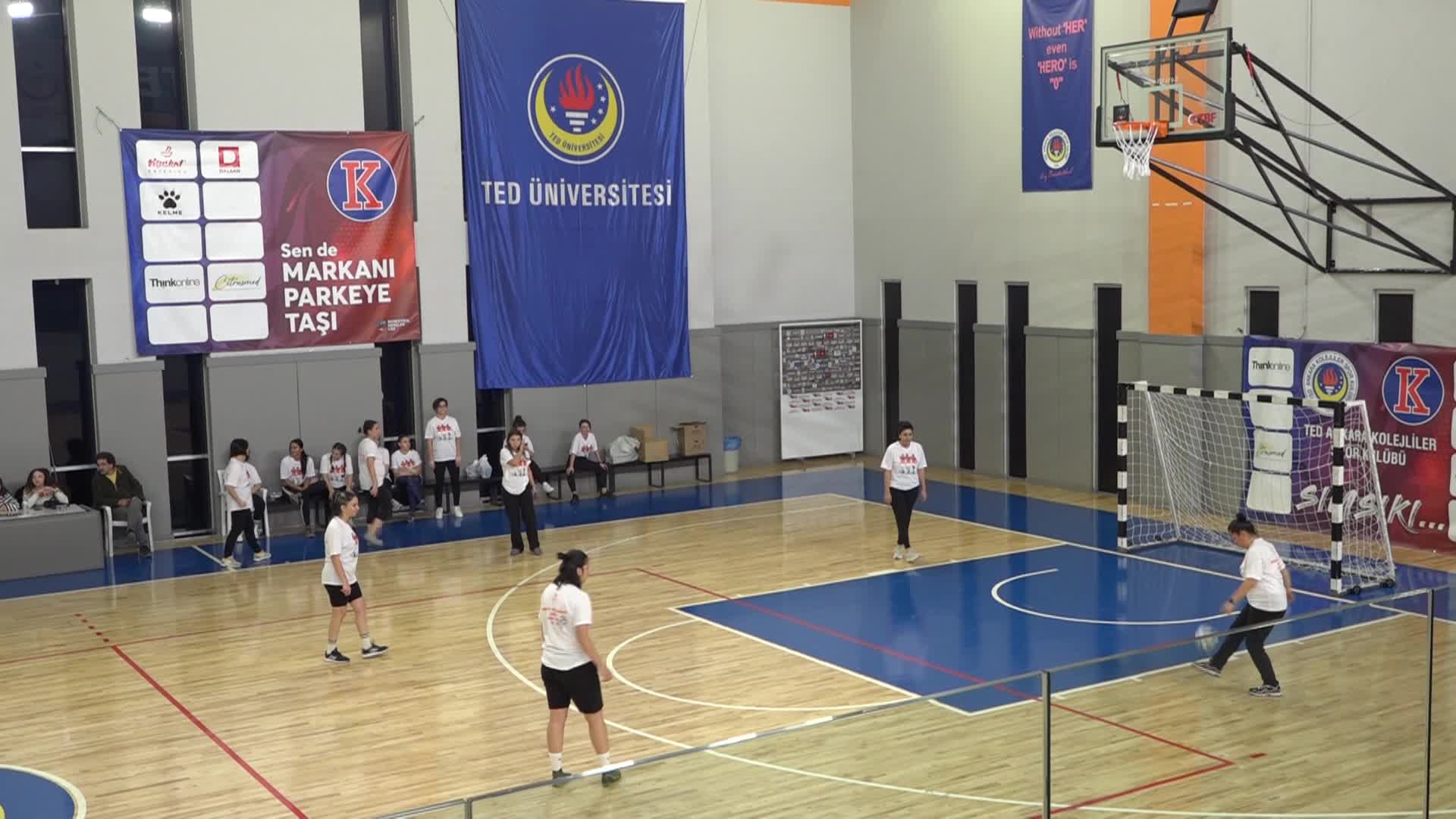Çankaya'da kadınlar, "Şiddete ve Nefrete İnat Yaşasın Hayat" sloganıyla ter döktü