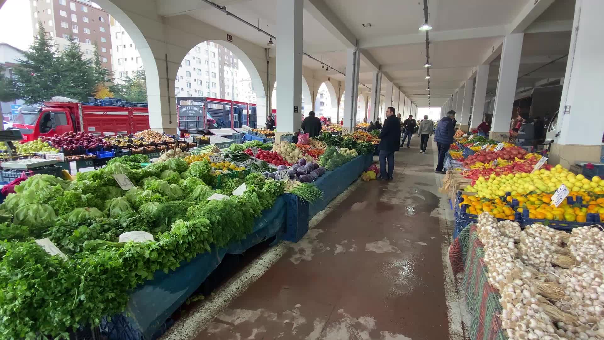 Yozgat Sebzeciler ve Pazarcılar Odası Başkanı Salih Çavuşoğlu: "Yozgat’ta rekabet gücü kalmayan küçük esnaf yok oluyor"
