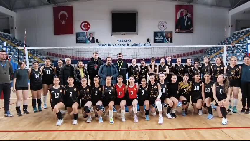 CHP Malatya İl Başkanı Yıldız, genç voleybolcular ile bir araya geldi: “Tribünleri boş bırakmayalım, sporcularımıza omuz verelim”