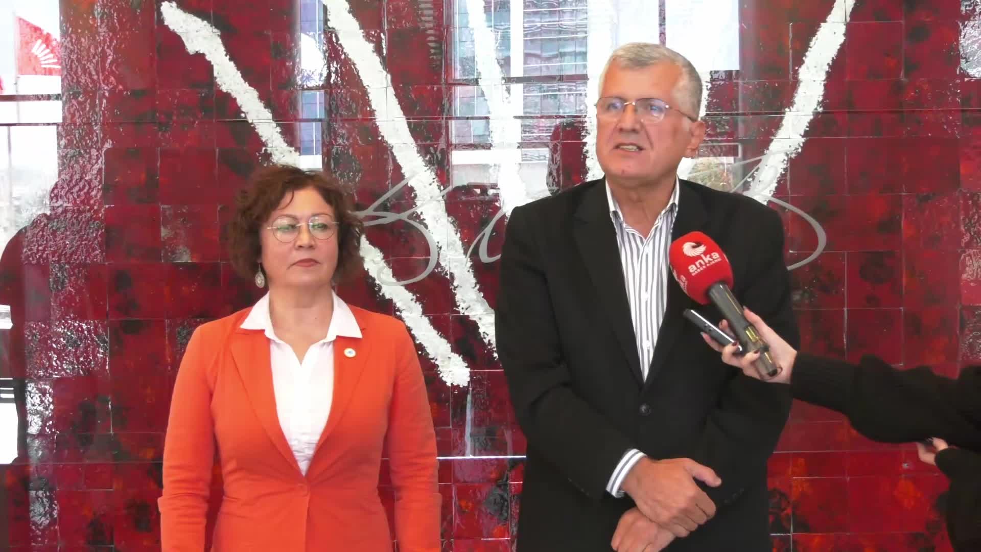 Özgür Özel, SOL Parti heyetiyle bir araya geldi... İsmail Hakkı Tombul: "Mücadeleyi birlikte yükseltelim dedik"