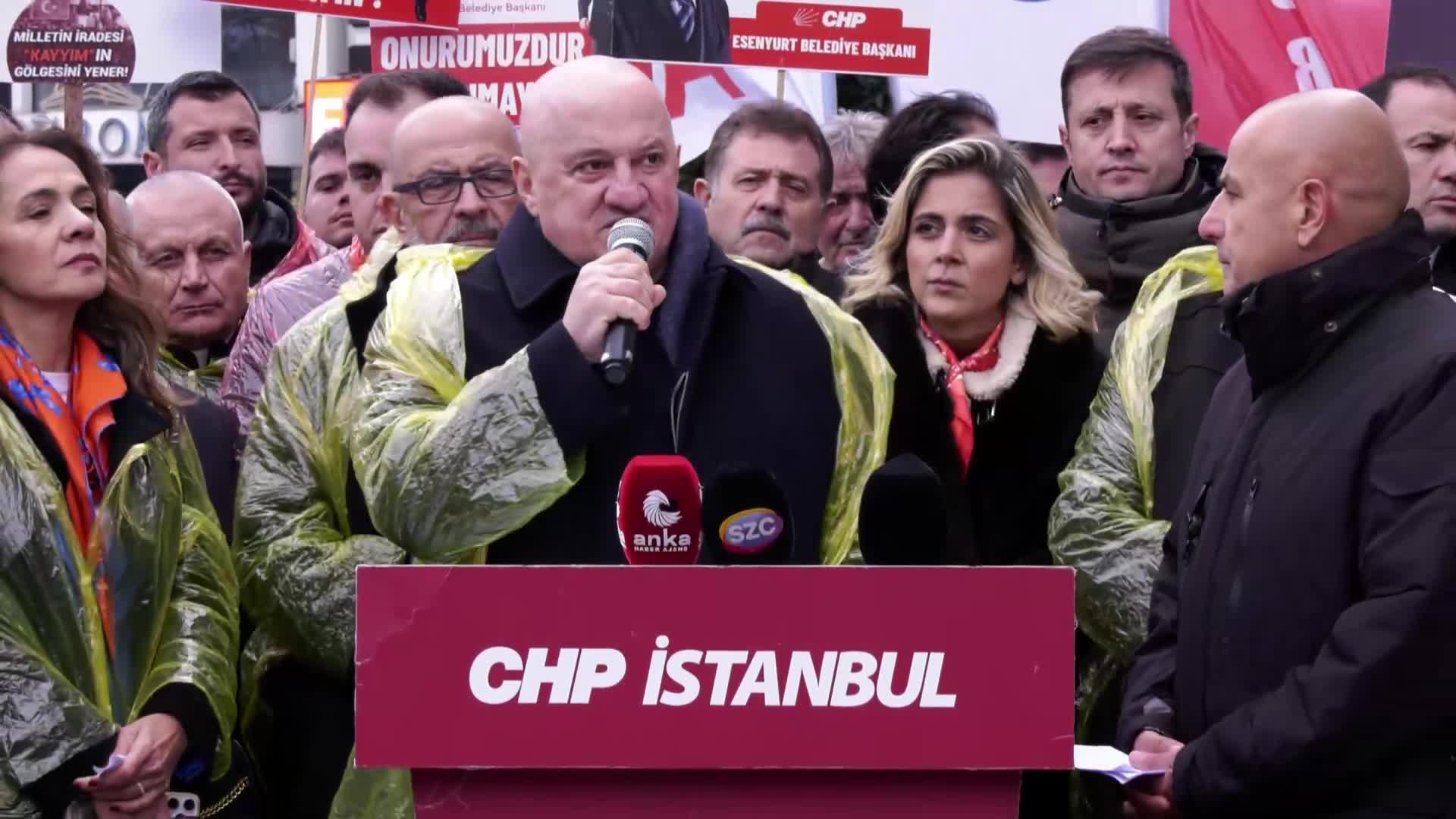 CHP’lilerin Esenyurt Demokrasi Nöbeti... Bayraktutan: “Bu gidişatı durduramazsak bu parlamentoda Mustafa Kemal Atatürk’ün son milletvekilleriyiz”